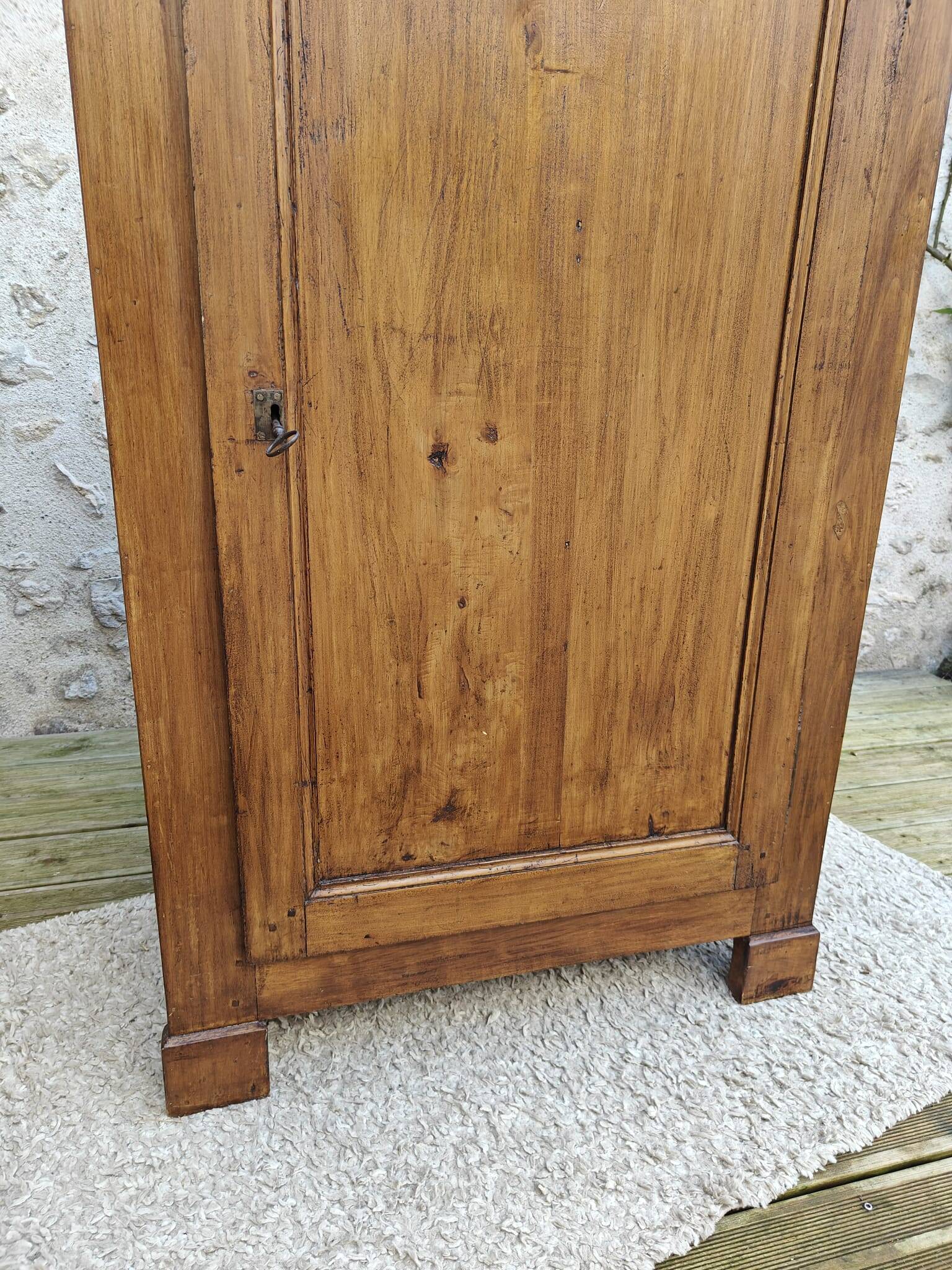 Old bonnet maker