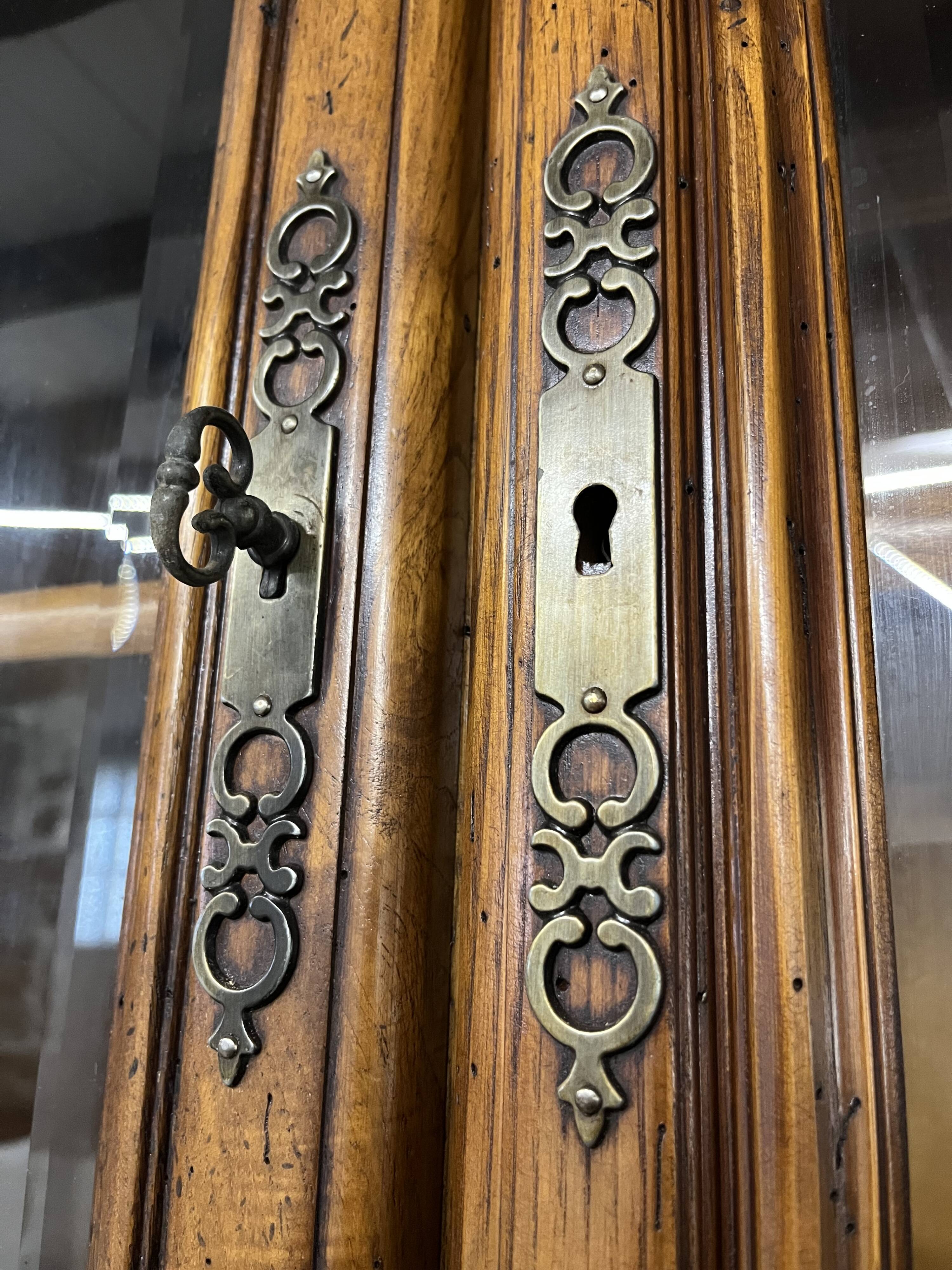 Solid oak dresser in rustic/country chic style