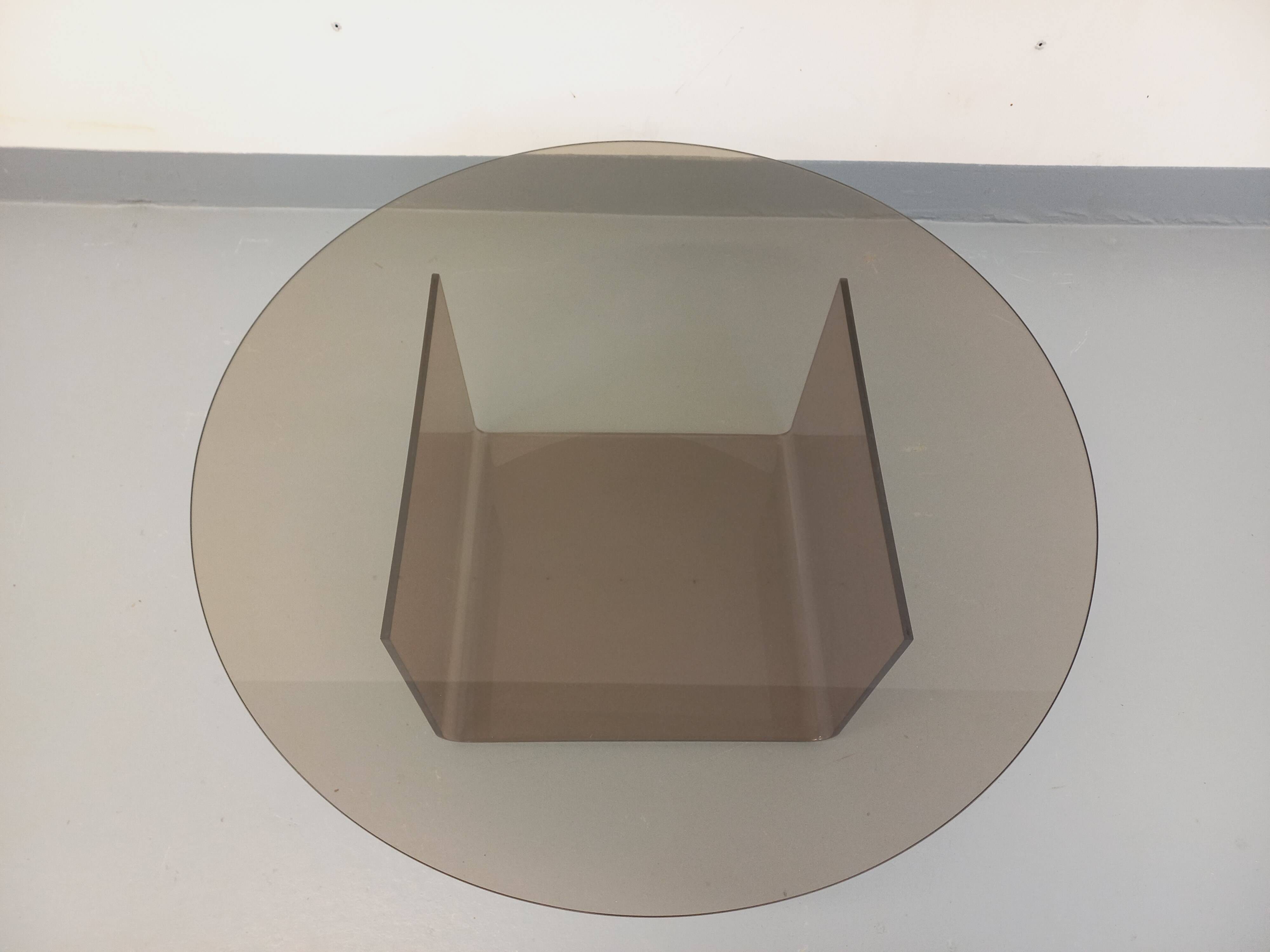 Vintage round coffee table in glass and plexiglass, Space Age style from the 70s.