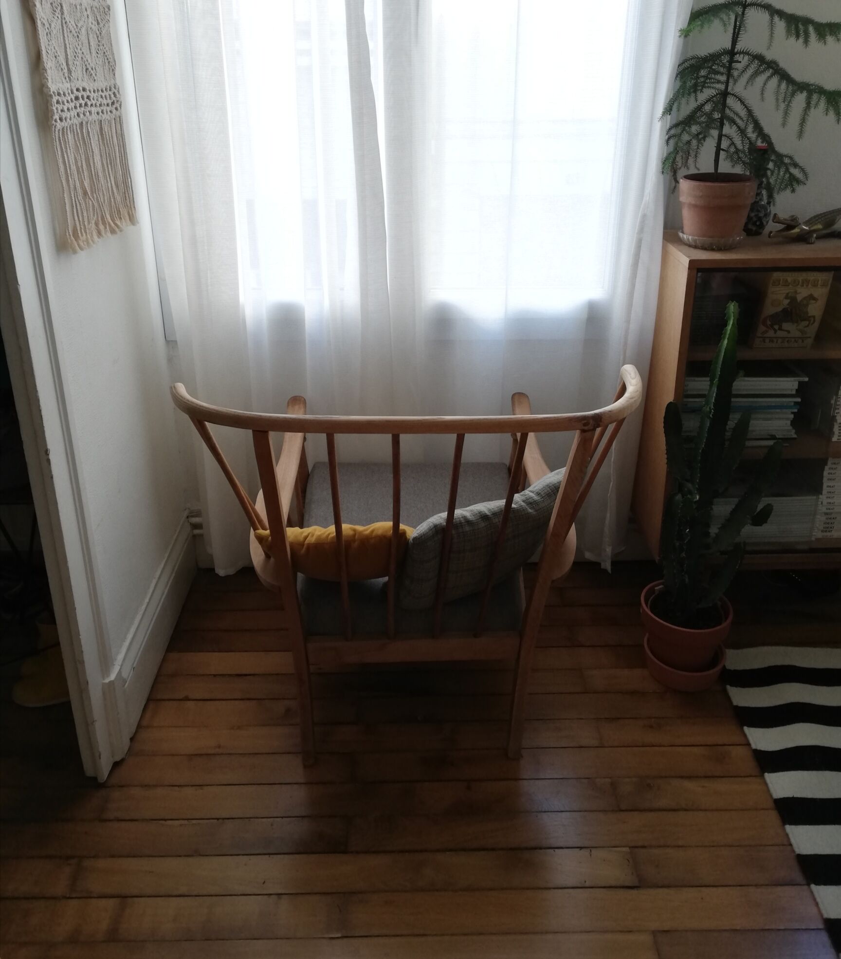 Wide range chair