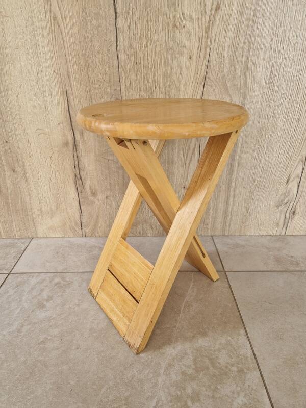 Tabouret pliant en pin - Design attribué à Adrian Reed ou encore Pierre Lota - 1980