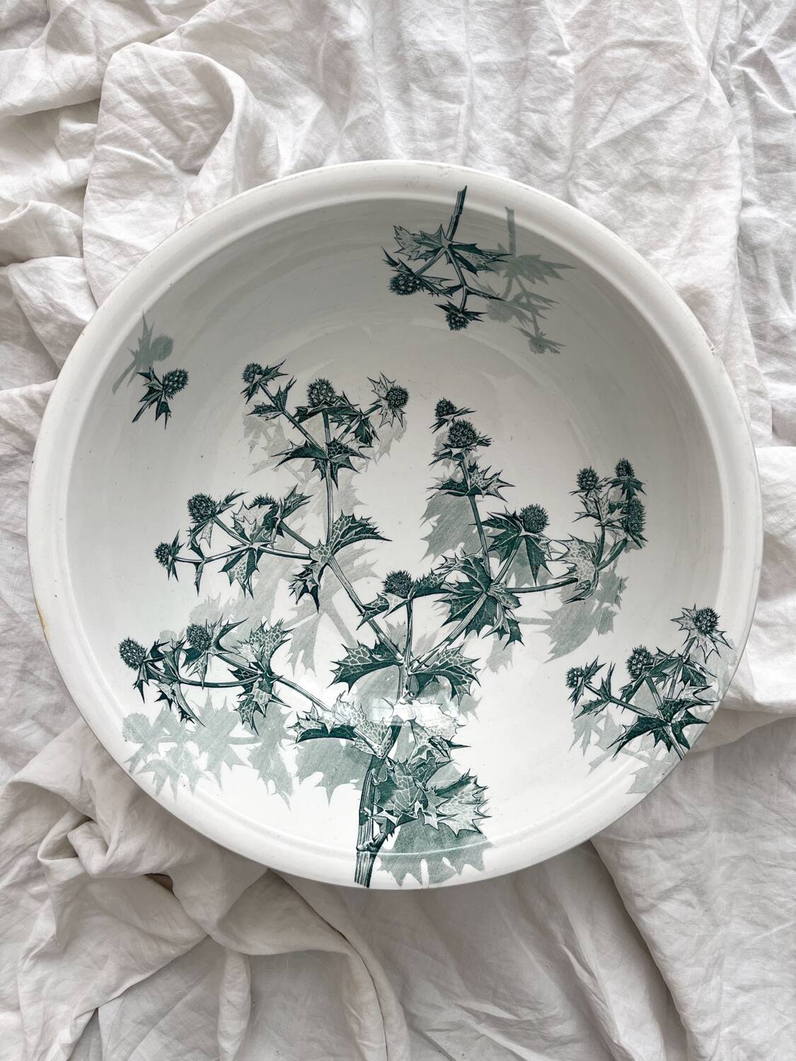 Antique ironstone washbasin "Thistle" Creil and Montereau