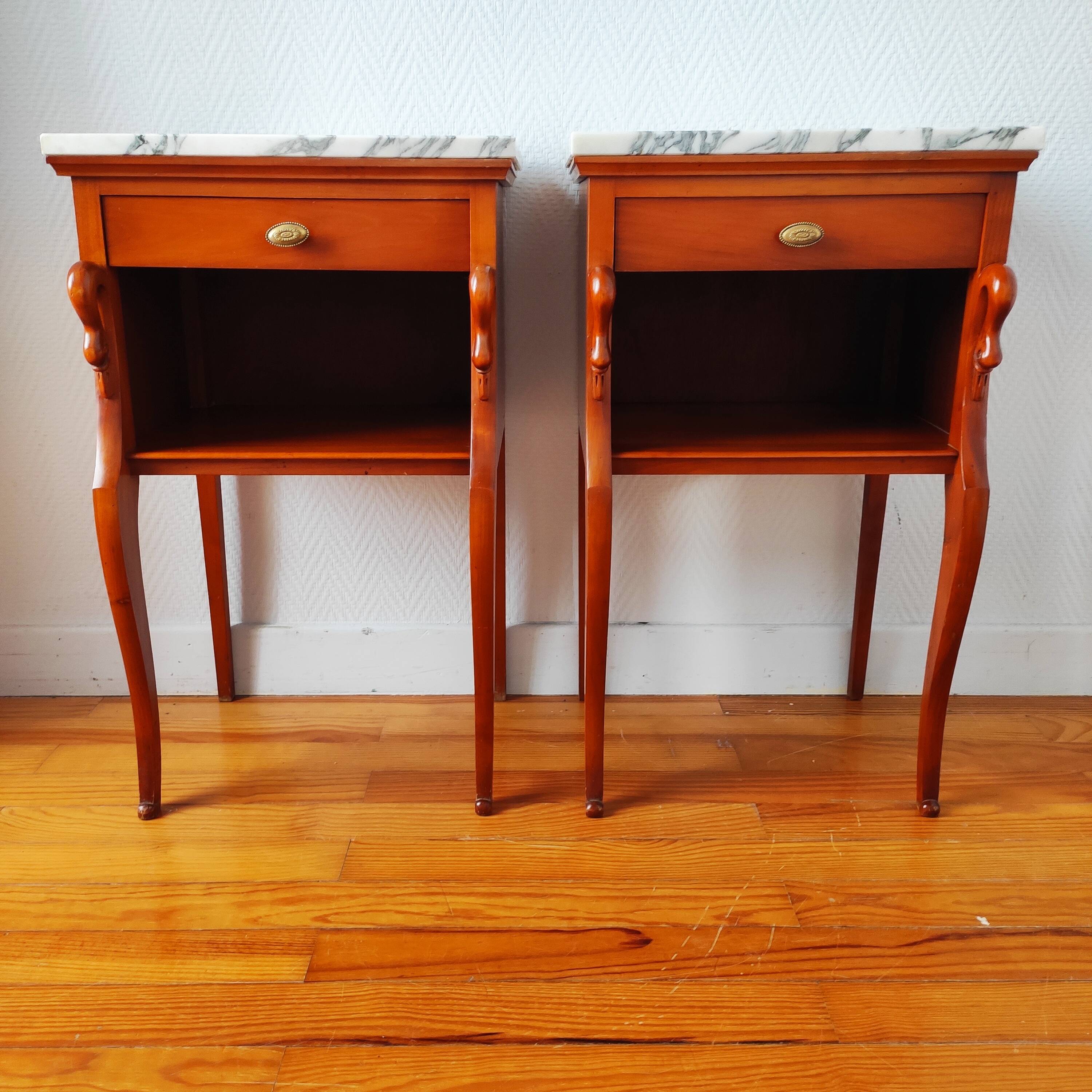 Paire de tables de chevet