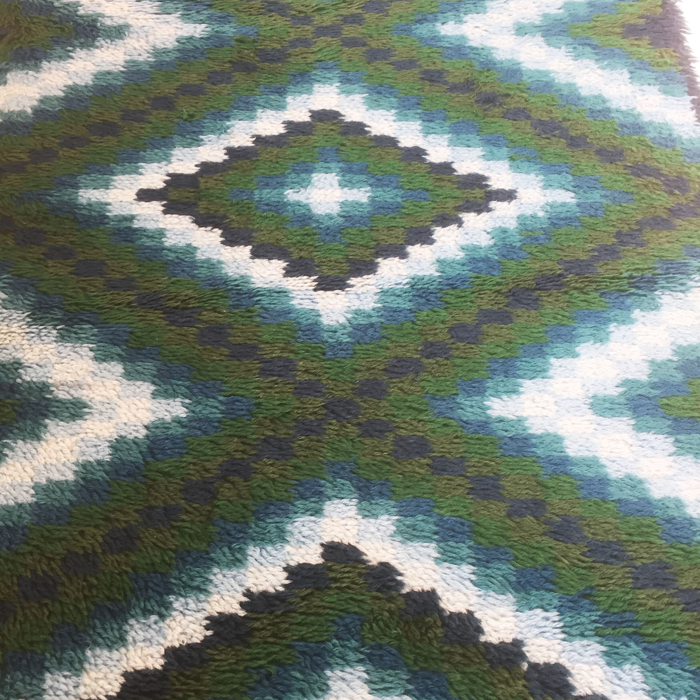Scandinavian patterned carpeting Rya of EGE Taepper lozenges in the 60s Denmark 165 x 95 cm