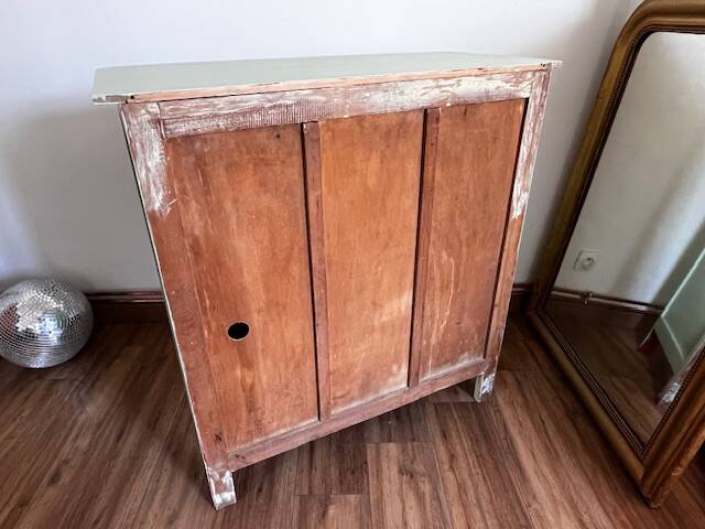 Green Parisian Buffet