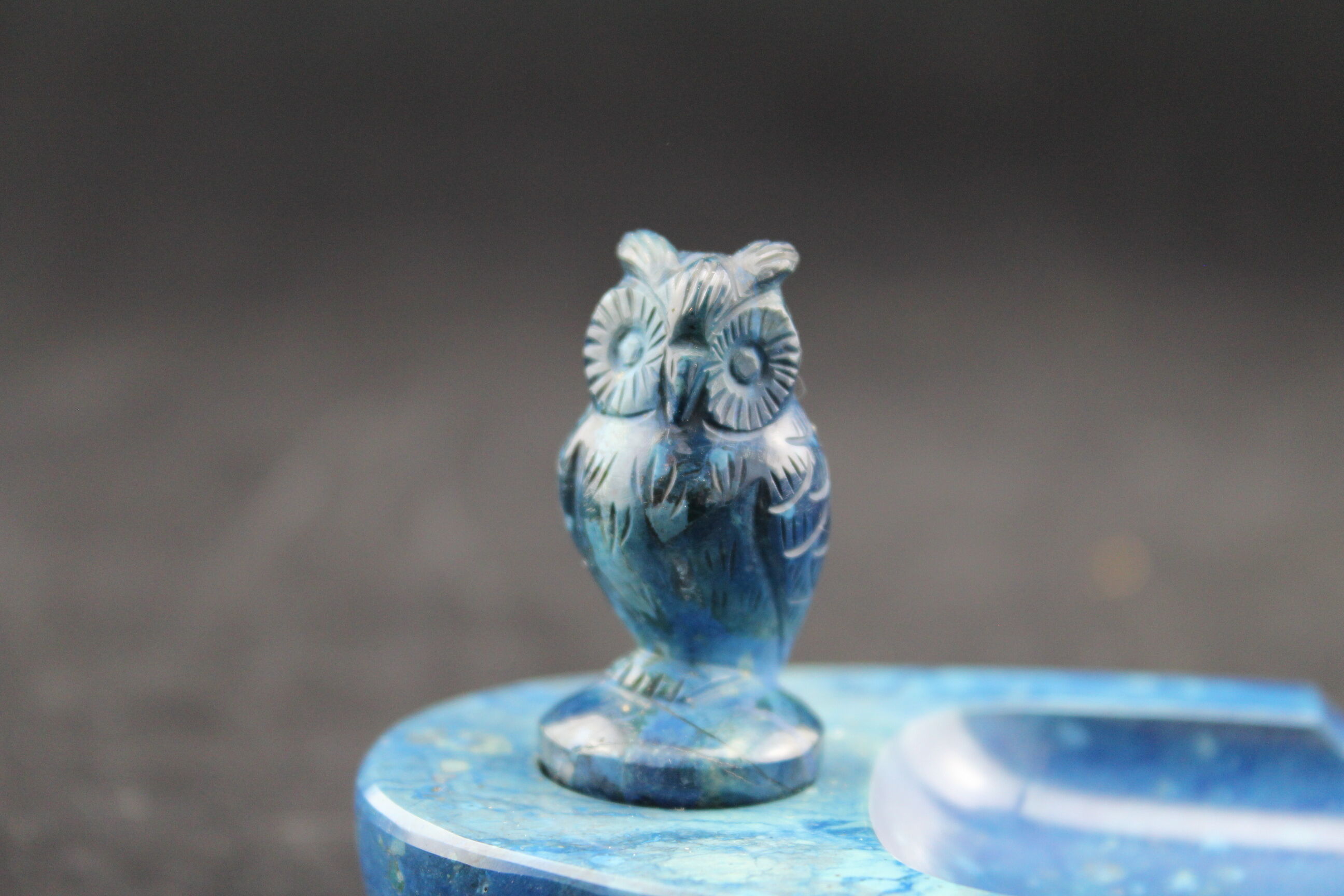 Ashtray in lapis lazuli, cut and polished, OWL/owl, stone