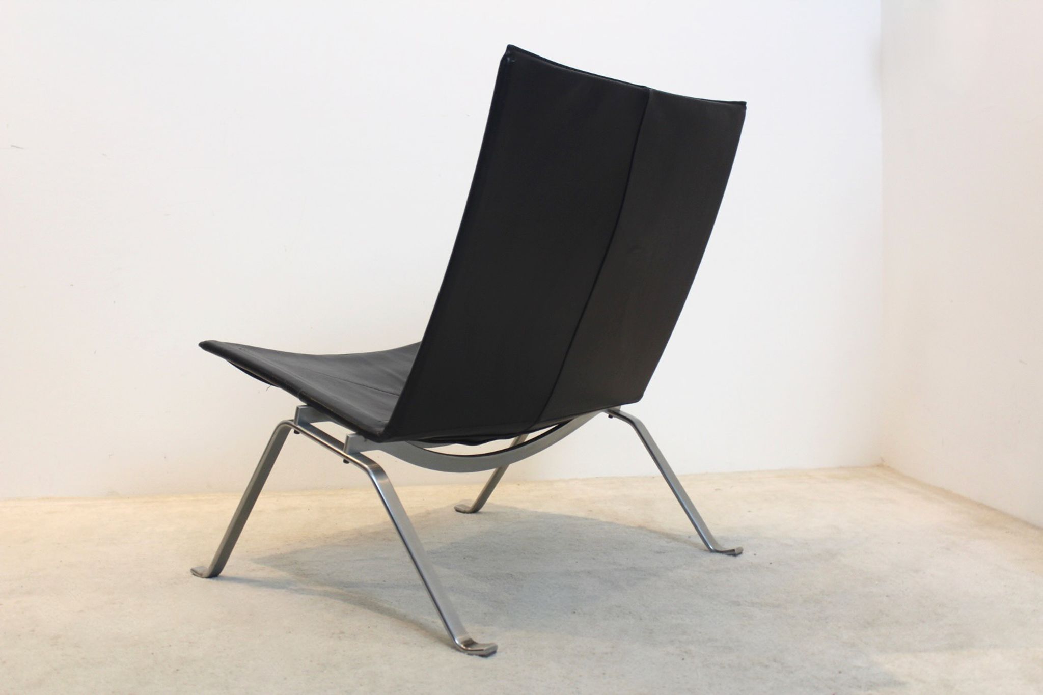 PK22 chair in black leather Poul Kjærholm for Fritz Hansen