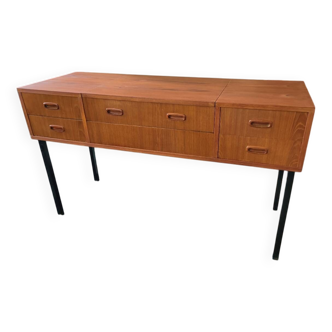Scandinavian dressing table