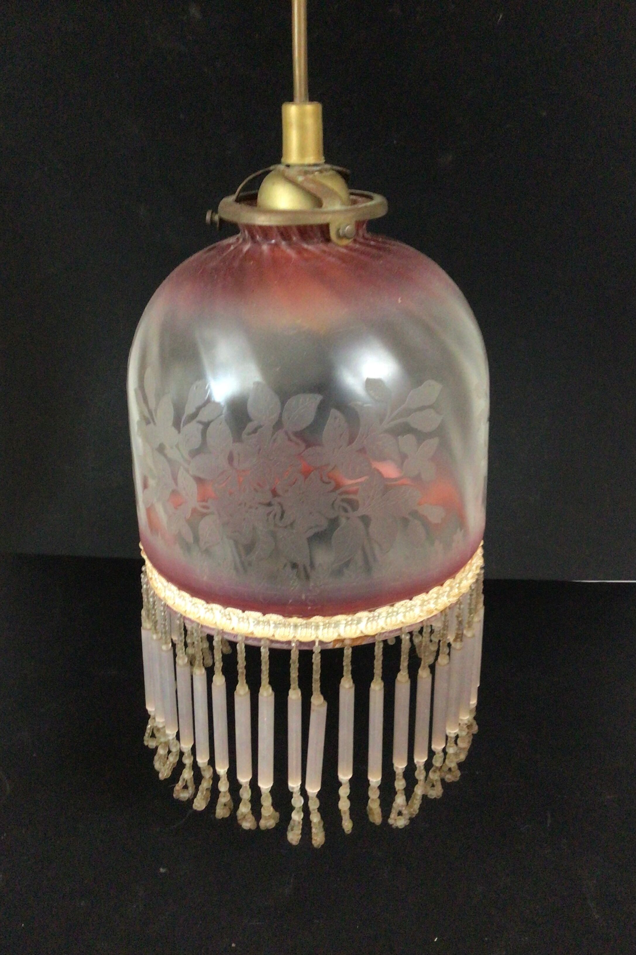 Suspension Art deco en verre et perles