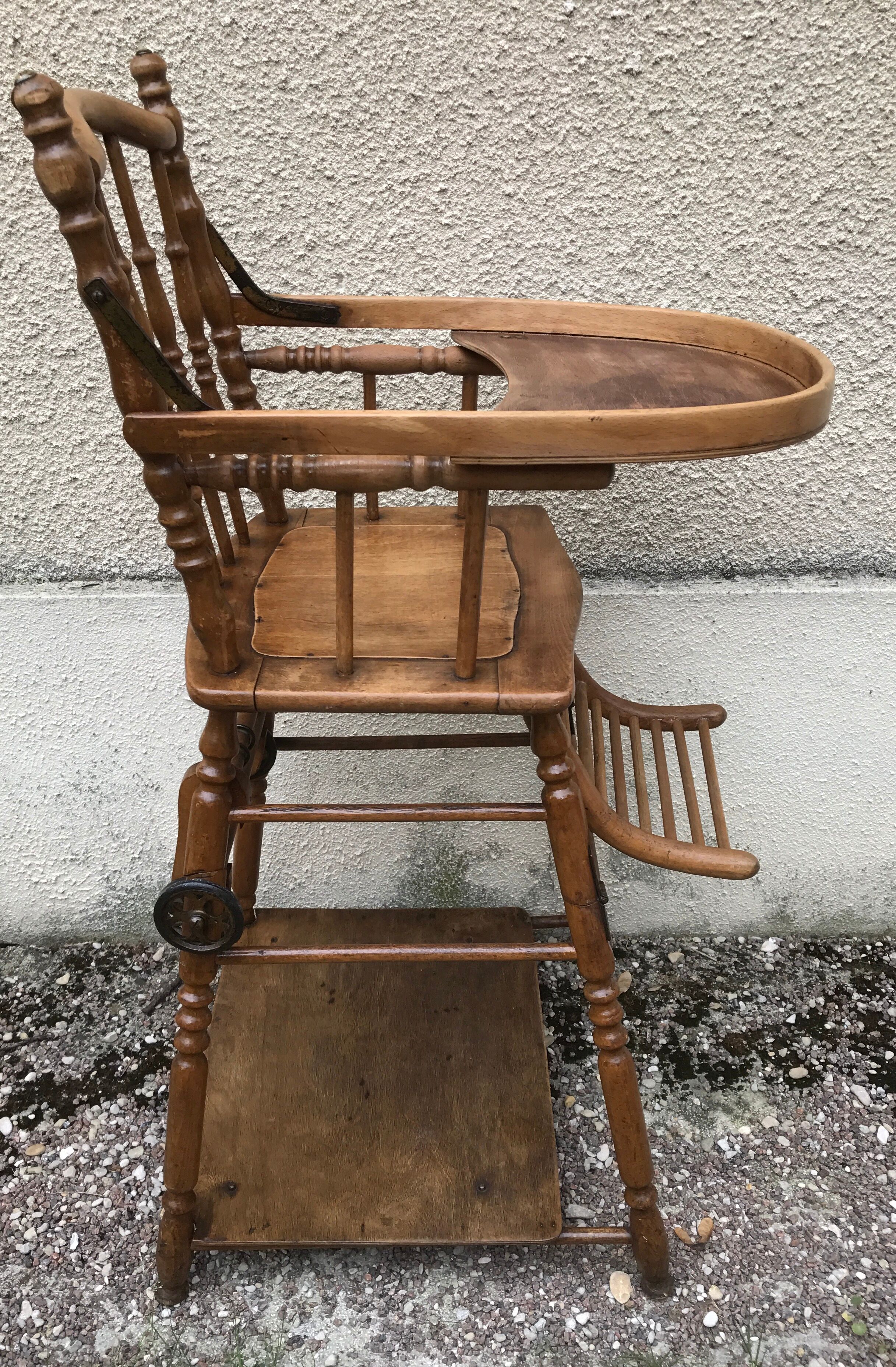 Chaise haute bébé Baumann ancienne bois transformable en petit bureau