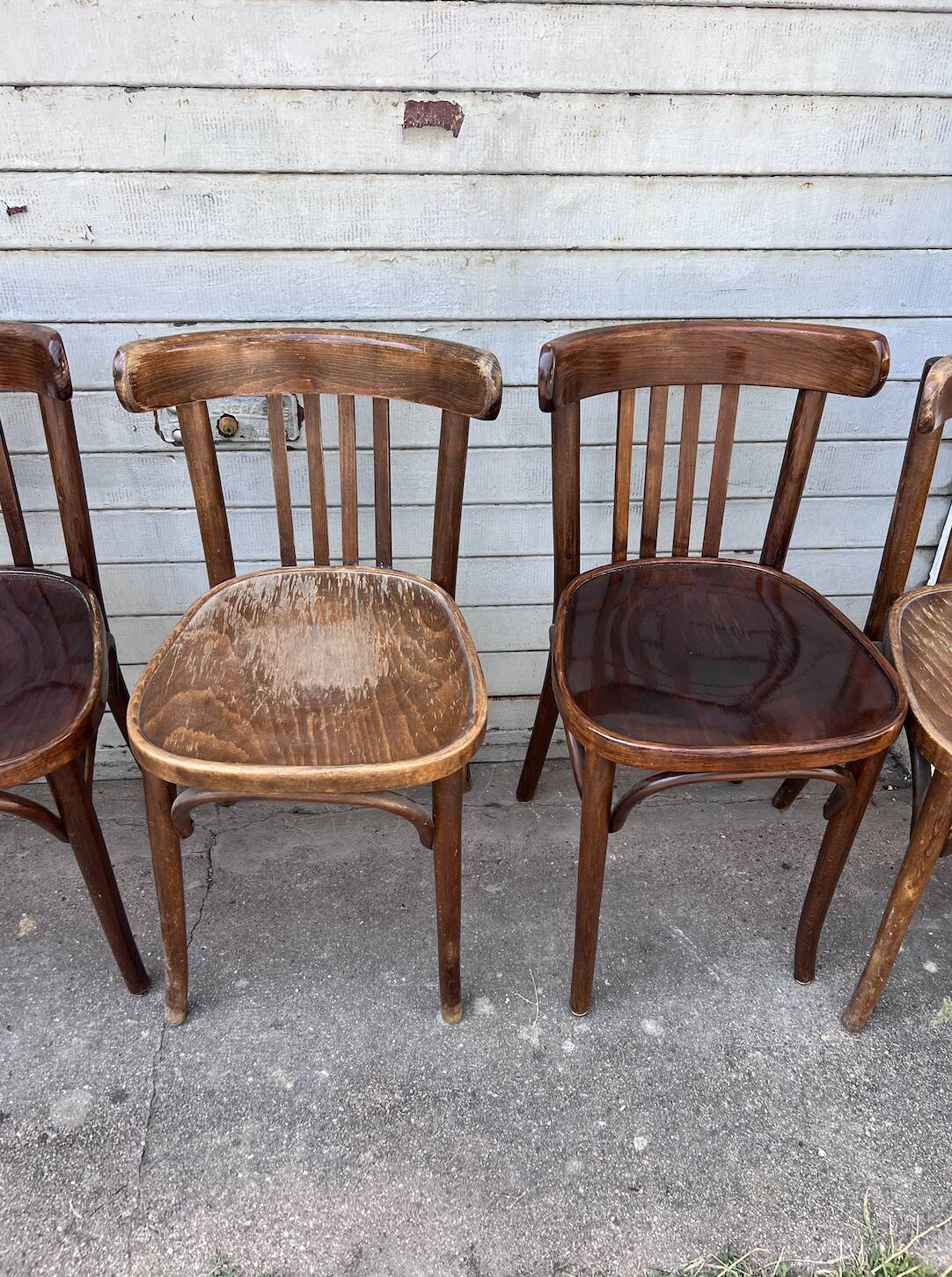 (Lot) 6 wooden bistro chairs