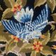 Tableau ancien brodé oiseaux bleus et fleurs - tapisserie encadrée