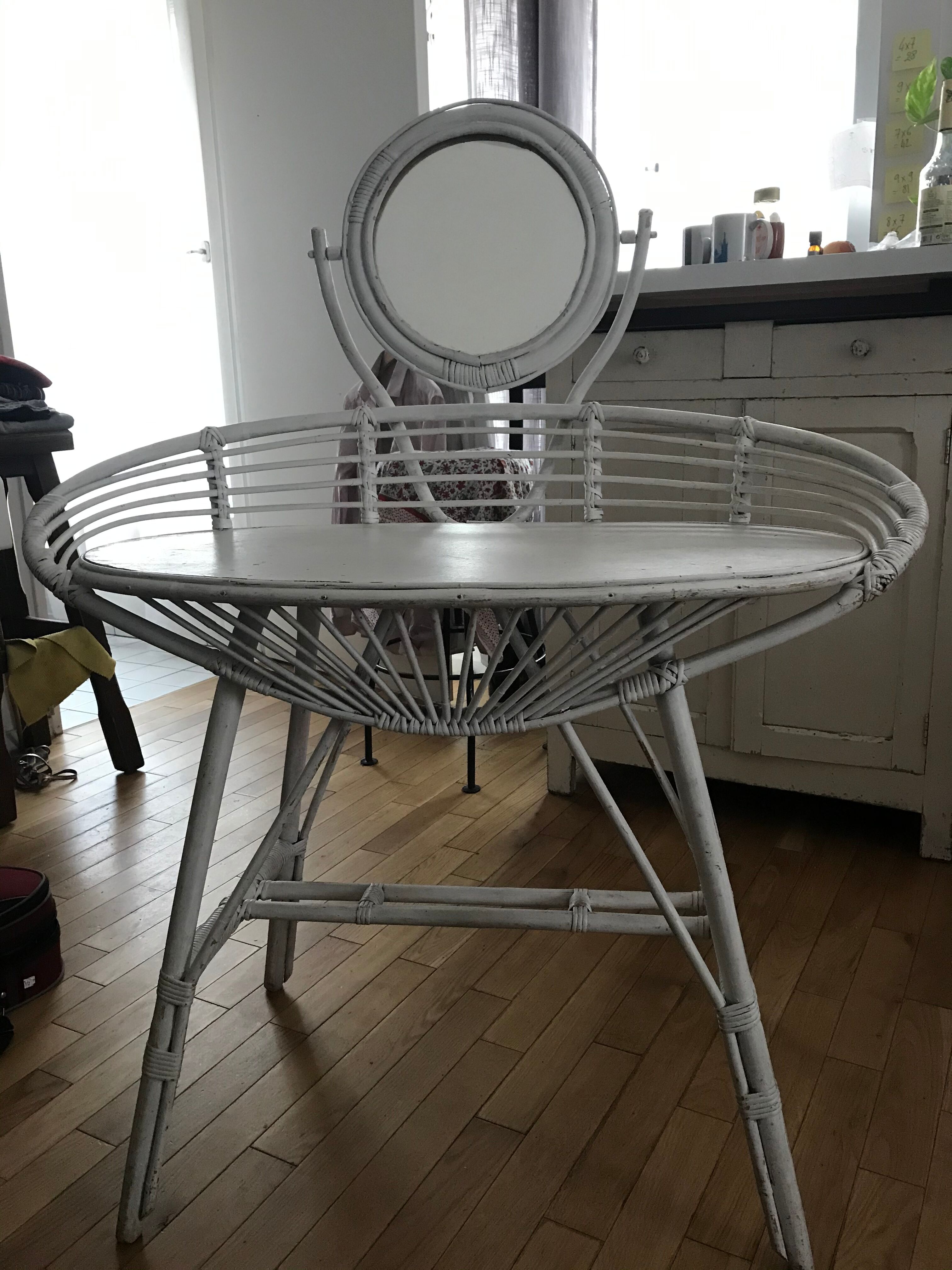 Vintage rattan hairdresser