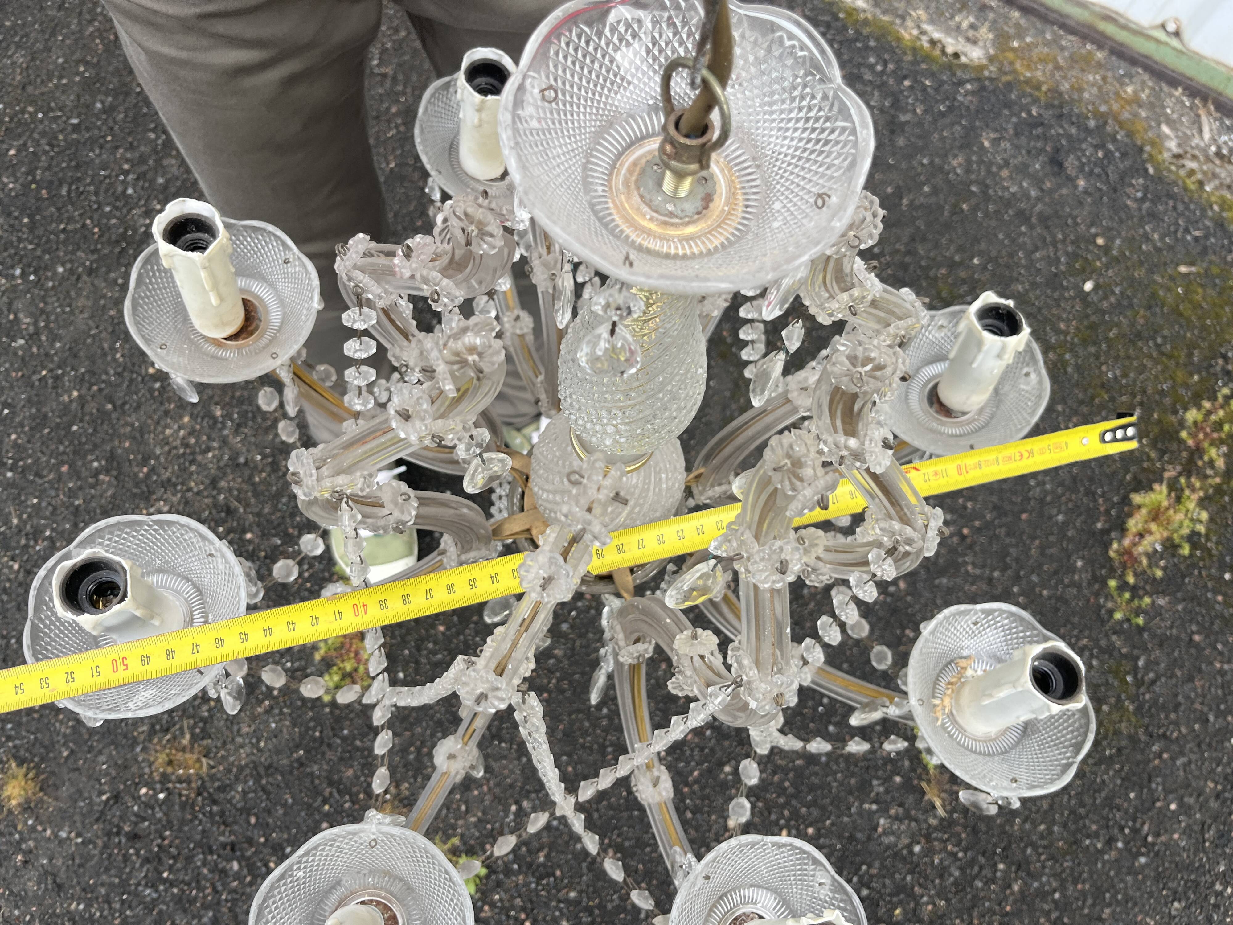 Antique crystal chandelier with 8 lights and drop pendants -