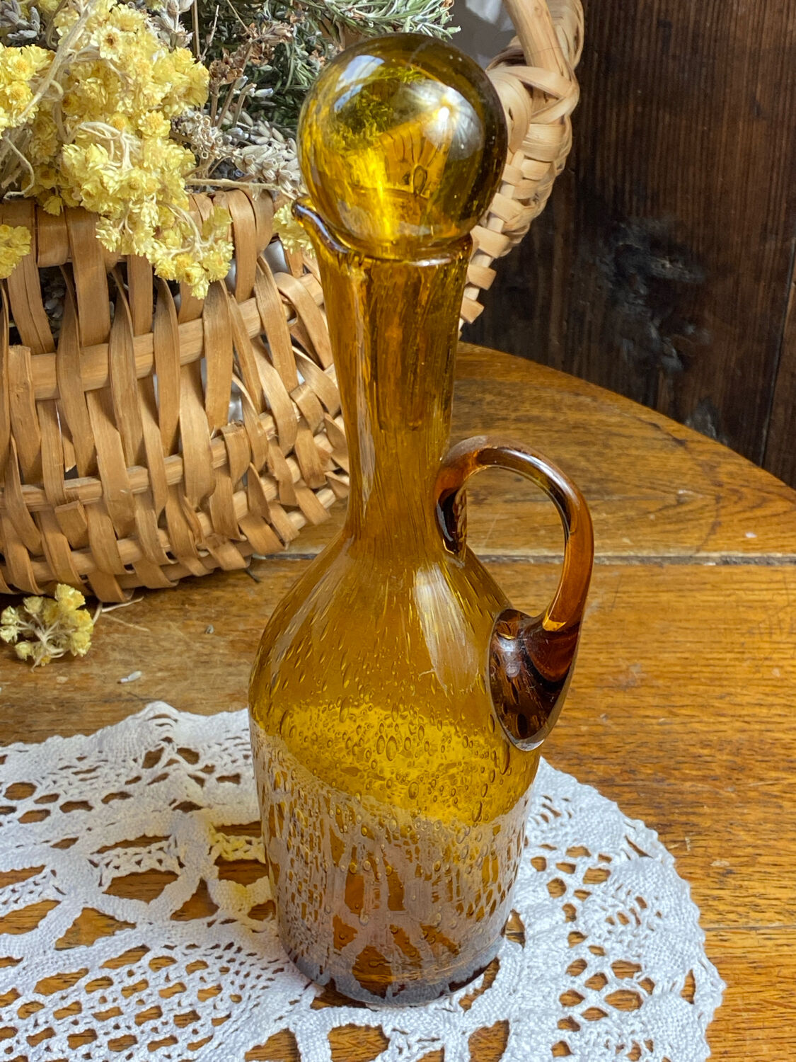 Blown glass oil dispenser with bubbles