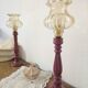 Lampes à poser vintage – Pieds bois repeints mauve brillant + globes a