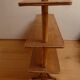 Etagère asymétrique en rotin et bois