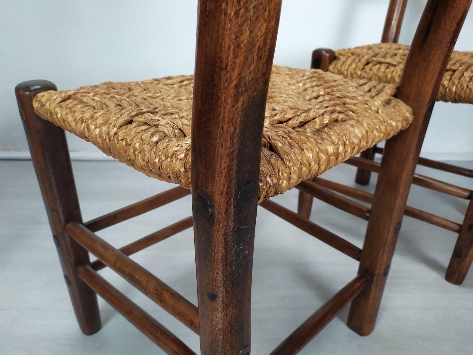 Chaises vintage en paille rustique