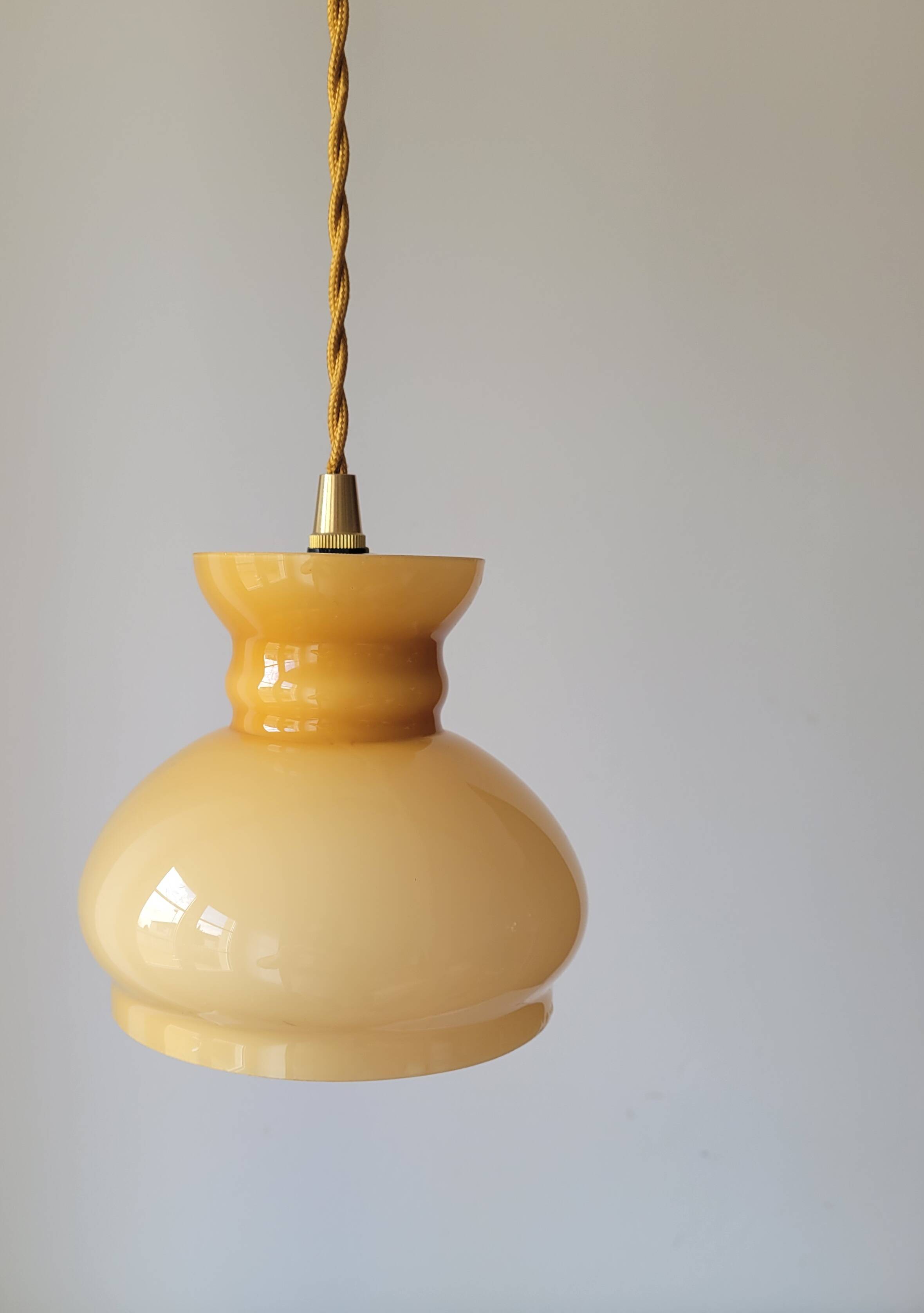 Suspension en opaline miel
