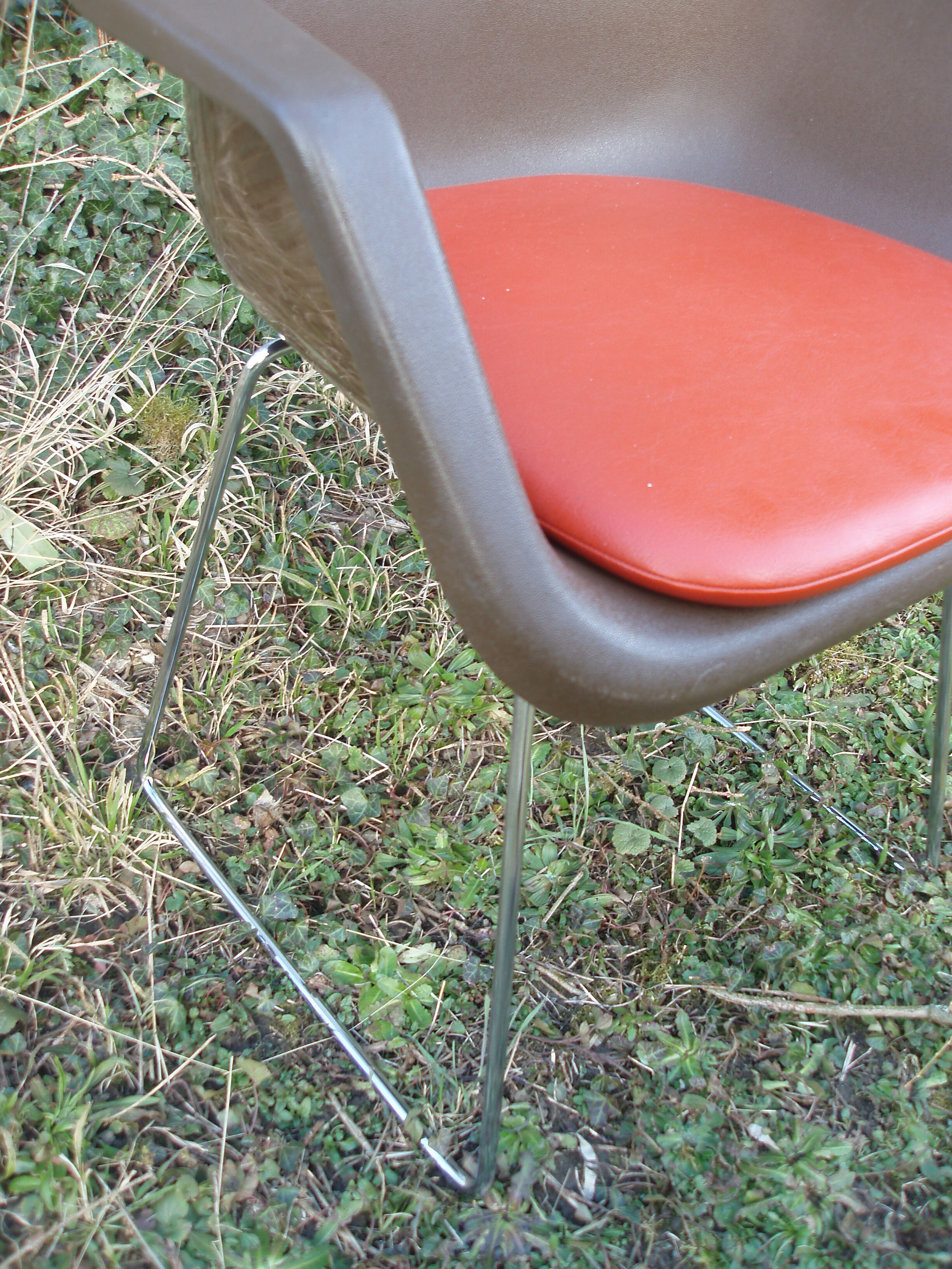 Set of 4 armchairs Robin day model created in 1967 edited by hill