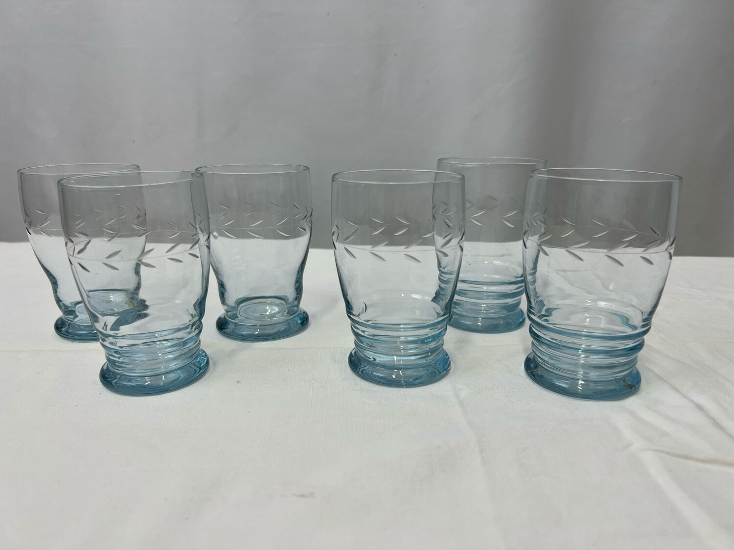 6 blue vintage glasses