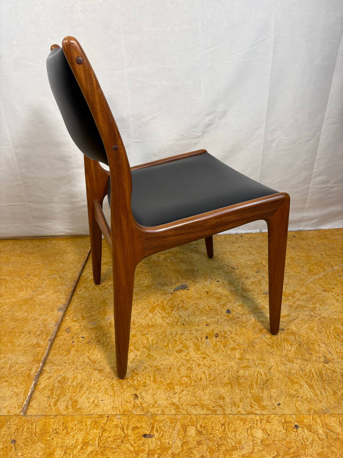 Mid-Century Retro Set of 8 Dining Chairs by Johannes Andersen for Uldu
