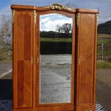 Ancienne armoire de style Louis XVI avec marqueterie et bronzes