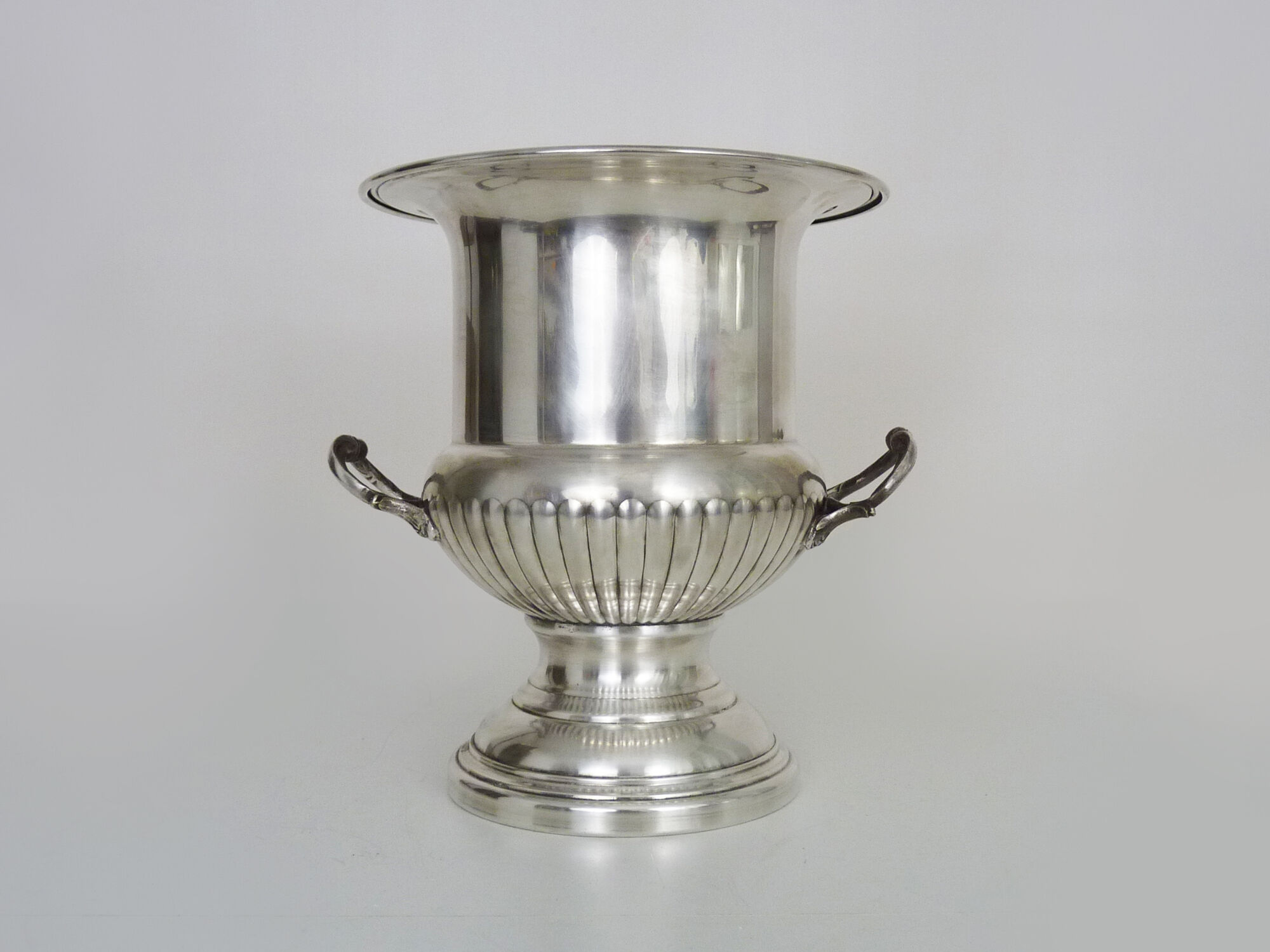 Champagne bucket shape Vintage Medici in silver metal. Year 60 70