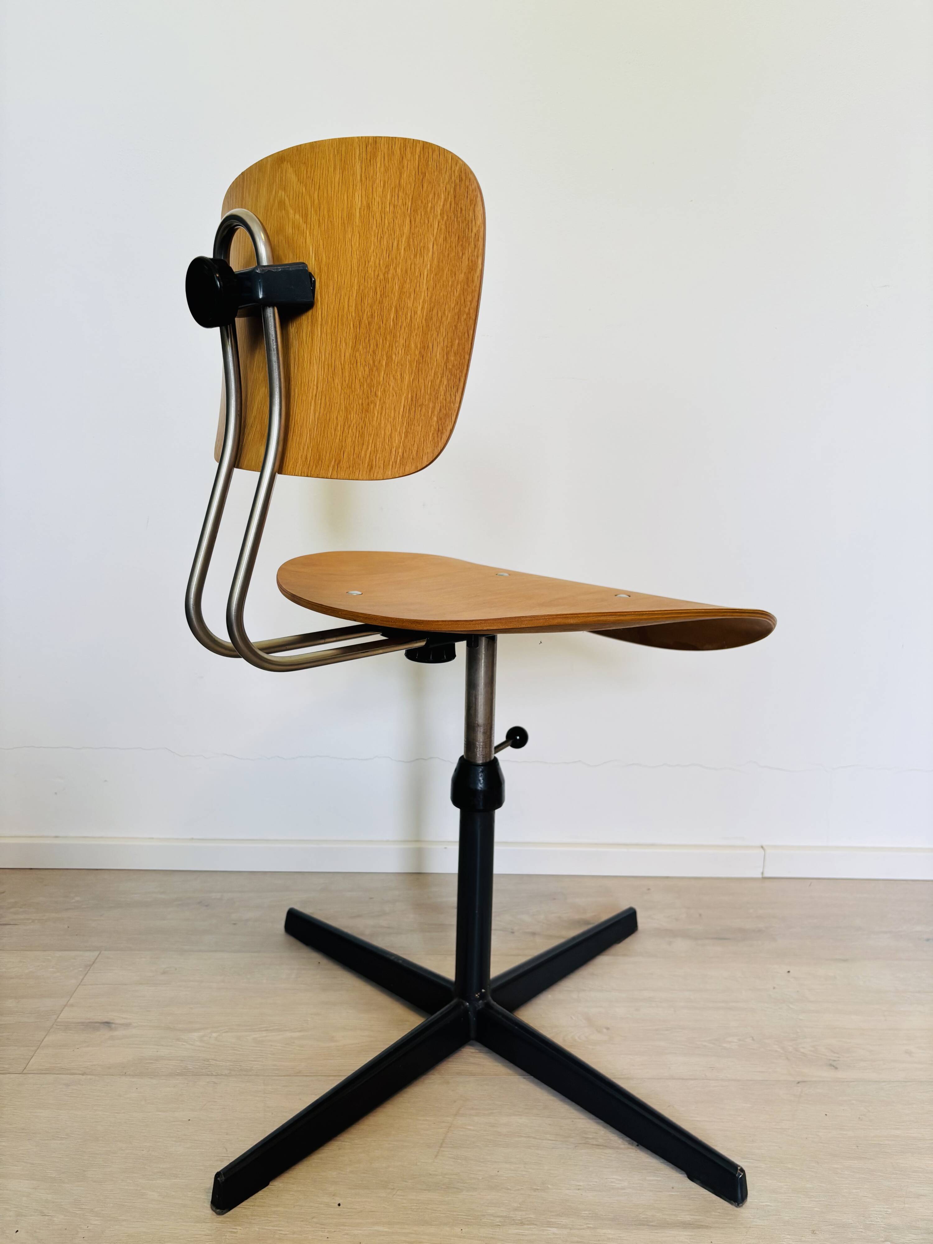 Chaise de bureau industrielle par Kovona, Tchécoslovaquie, années 1960.