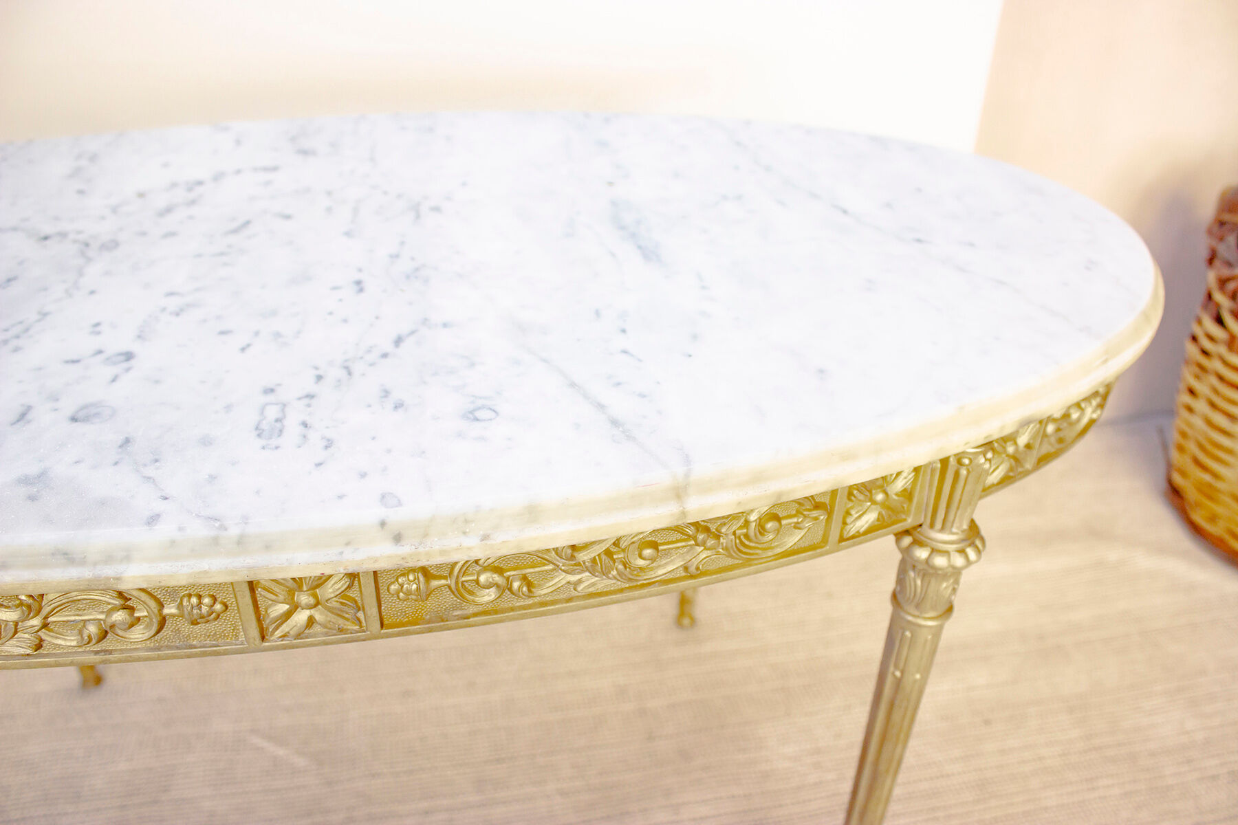 Oval coffee table in marble and brass