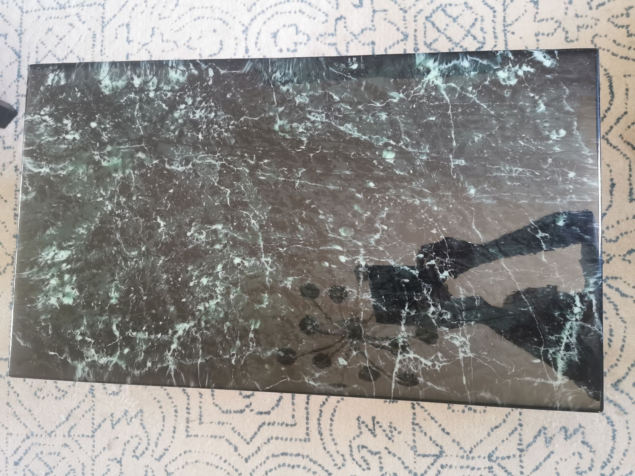 Vintage resin coffee table with a marble effect.