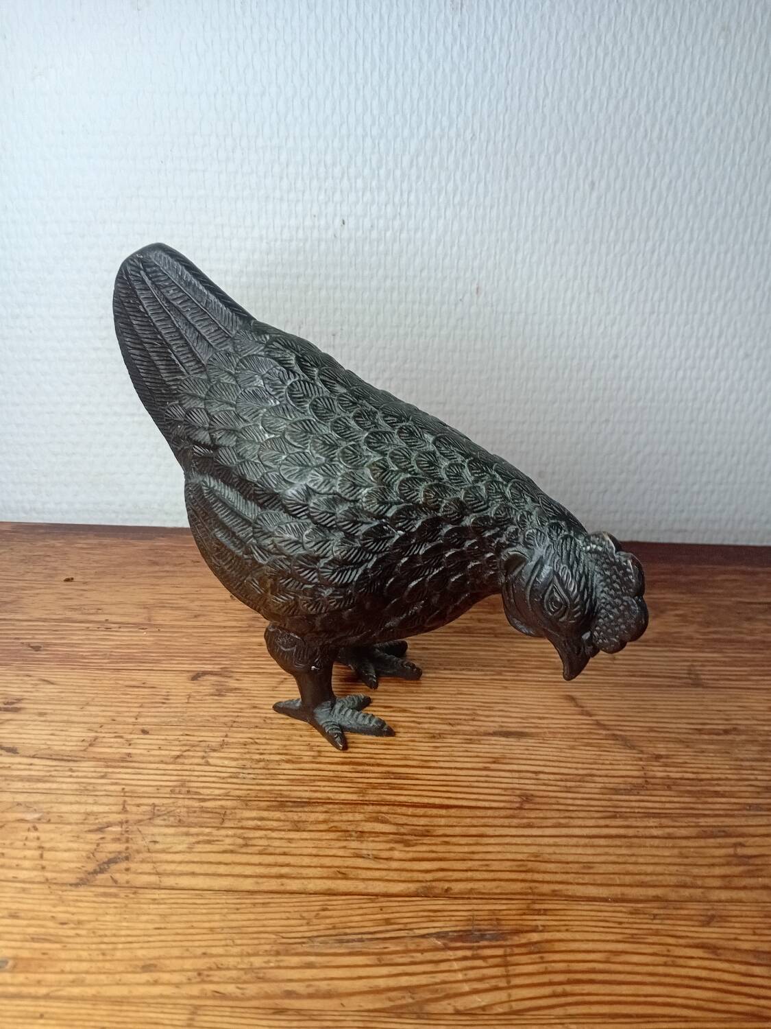 Patinated bronze hen from the Meiji period (1868-1912)