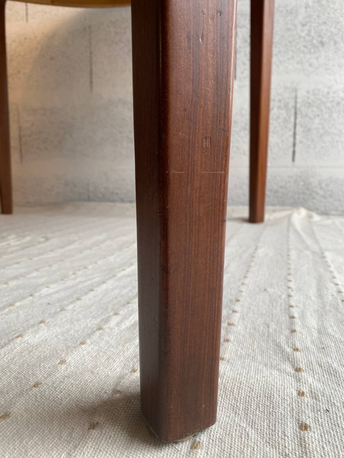 Scandinavian round table