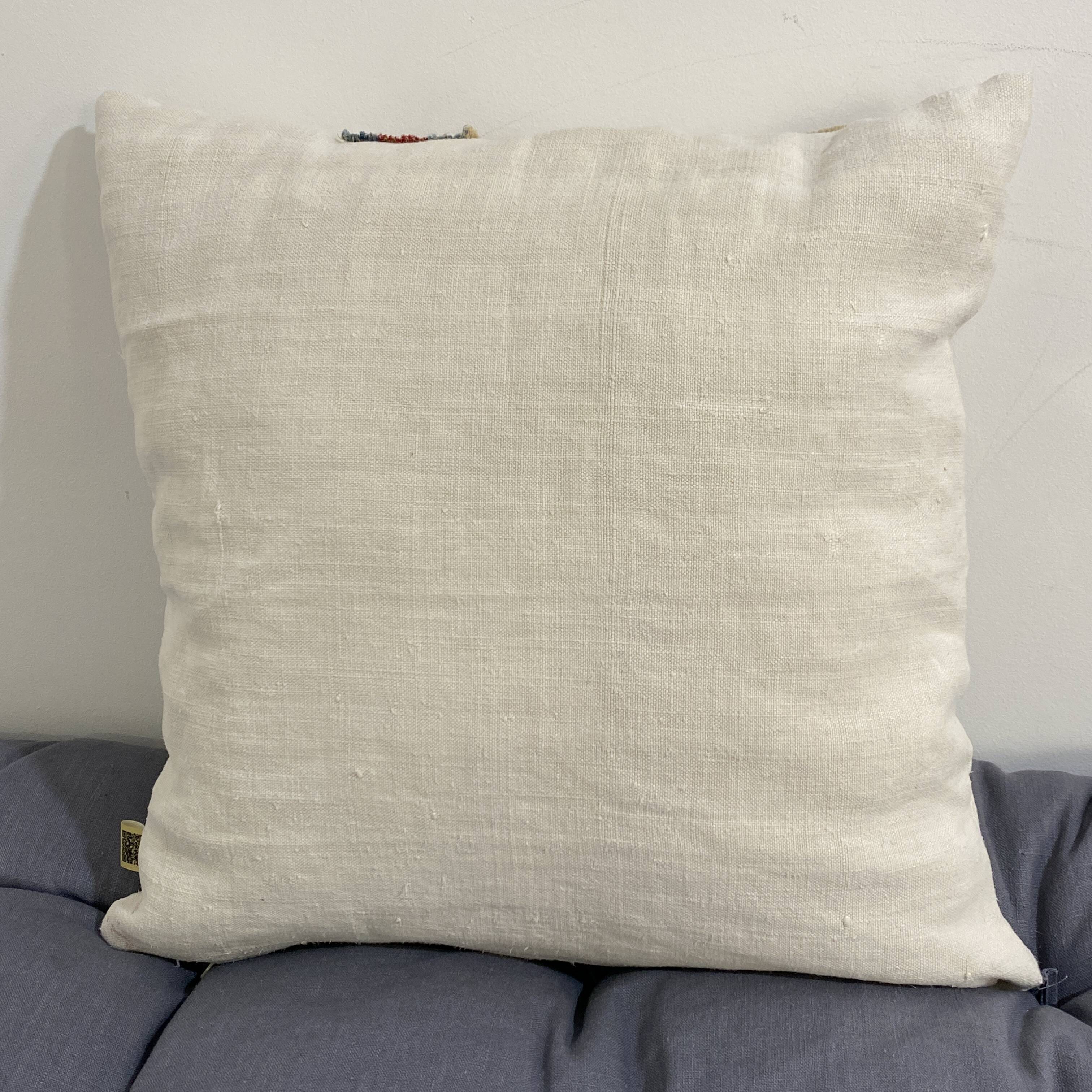 Square cushion in vintage fabric, Kilim style.