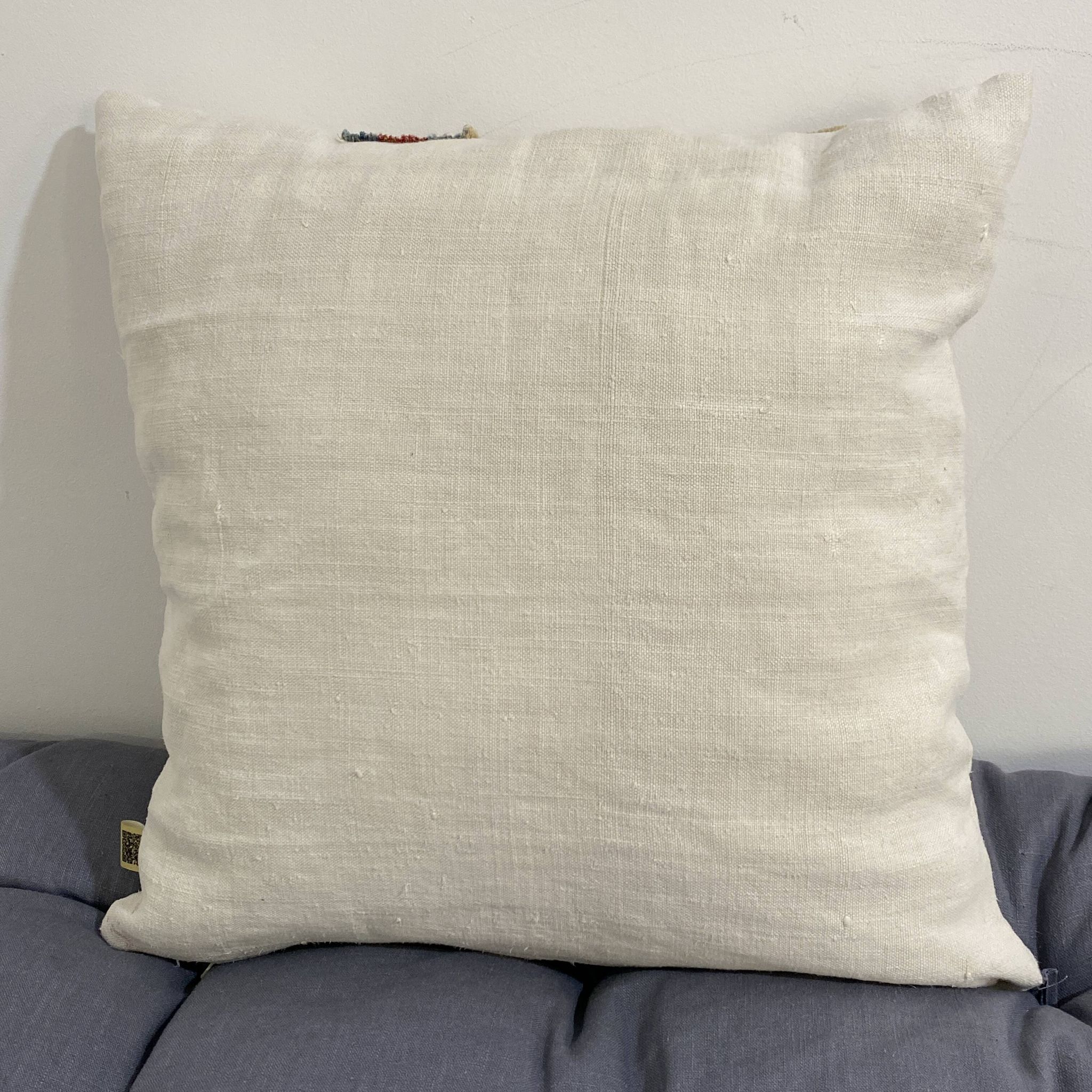 Coussin carré en toile ancienne style Kilim