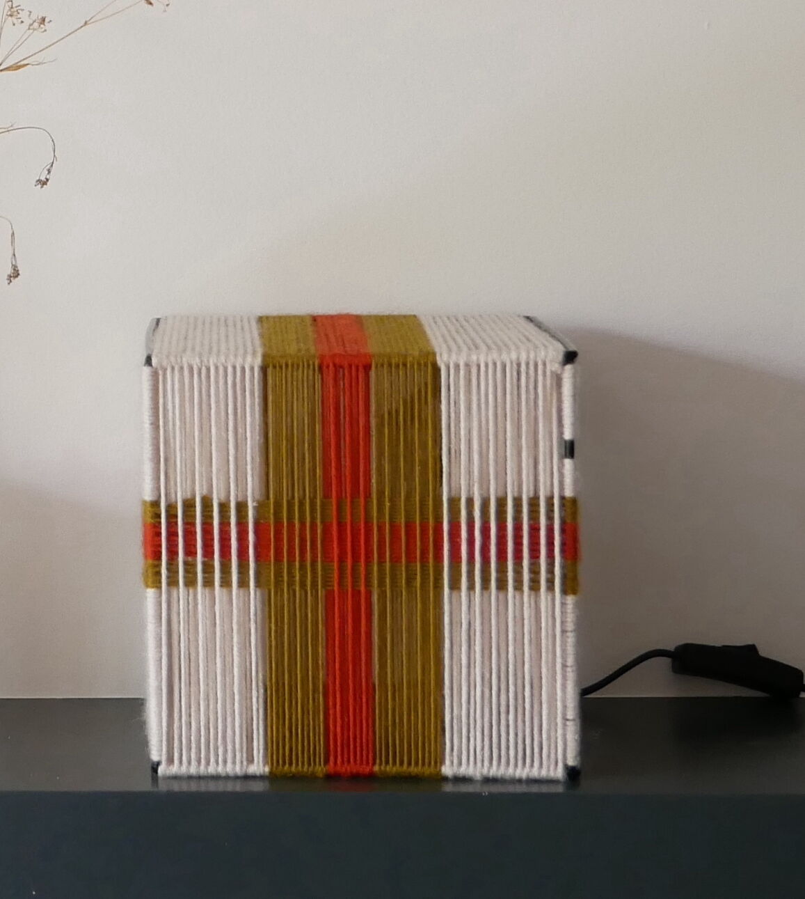 Kara table lamp woven