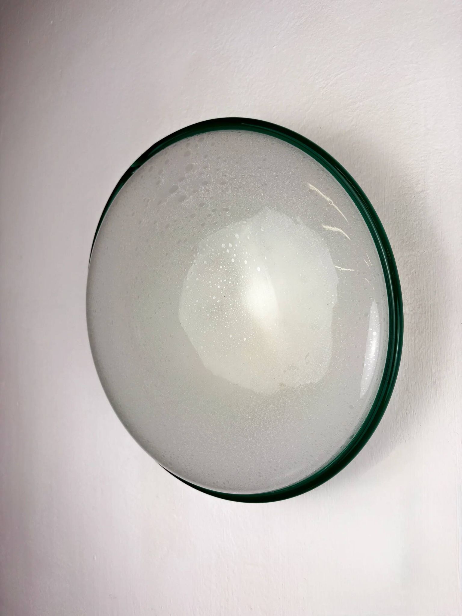 "Ronda" wall light by Leucos – green rim & frosted Murano glass, Italy 1970s