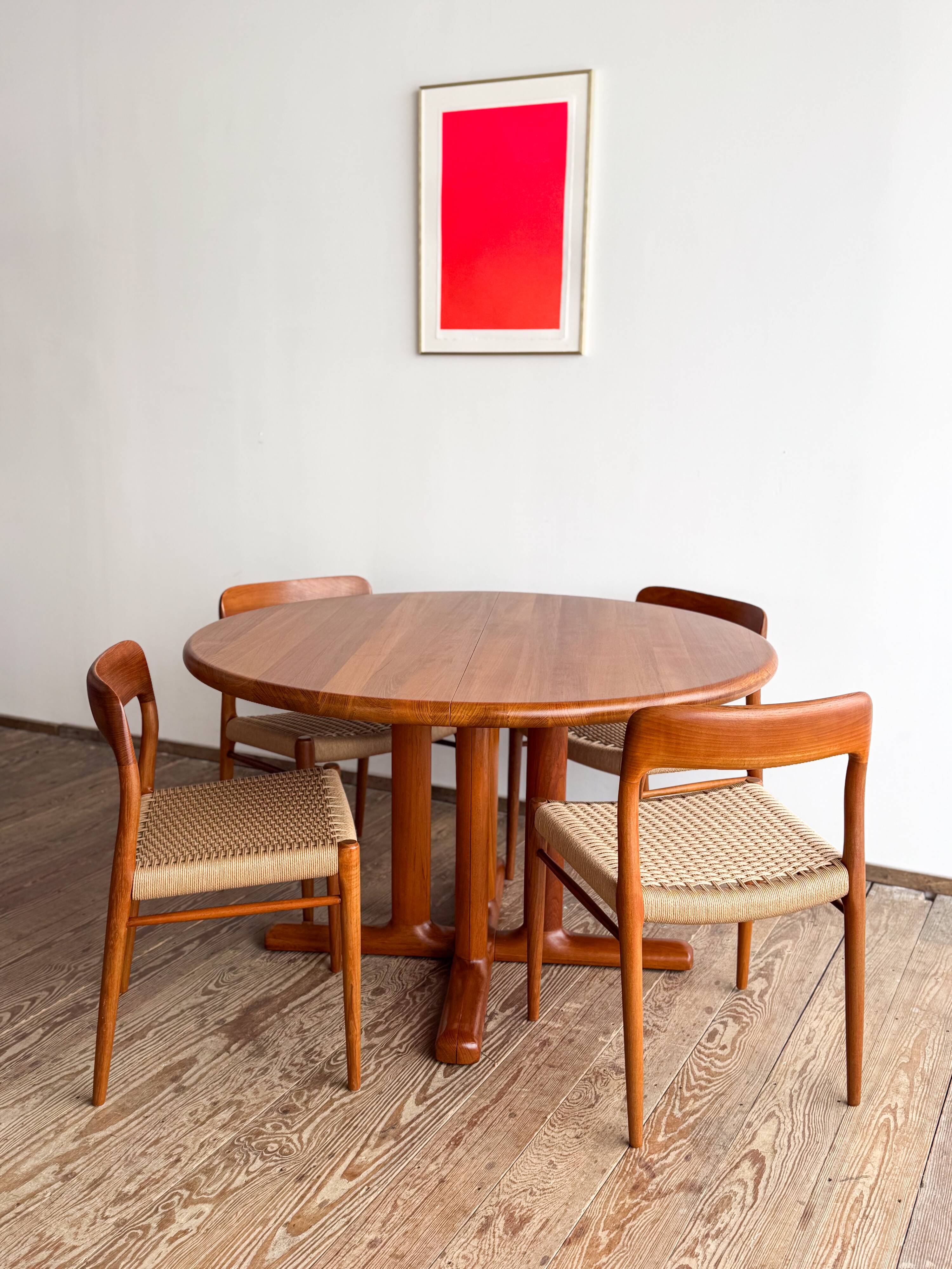 Table ronde extensible en teck de Dyrlund, Danemark