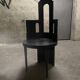 Chaise sculpturale en chêne room studio primitive et moderne