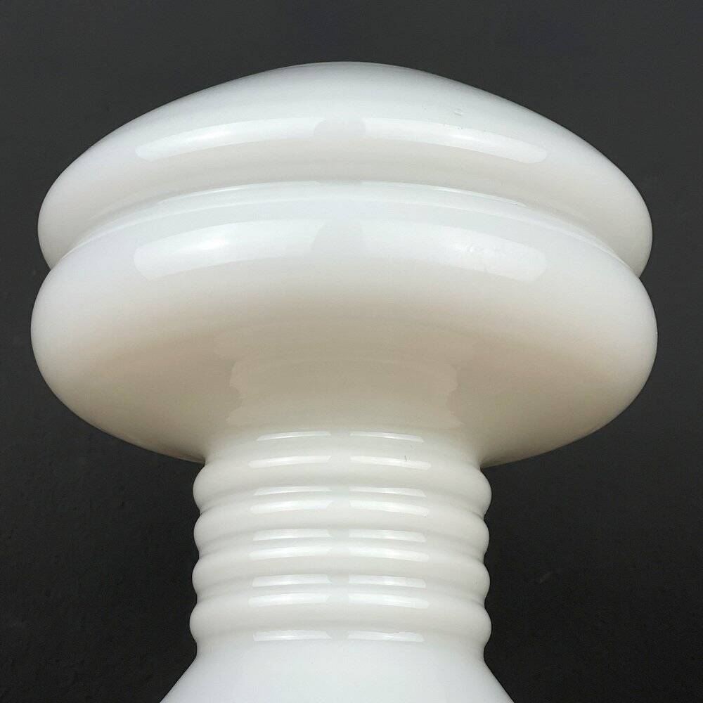 Vintage table lamp in white opaline glass, Italy, 1970s