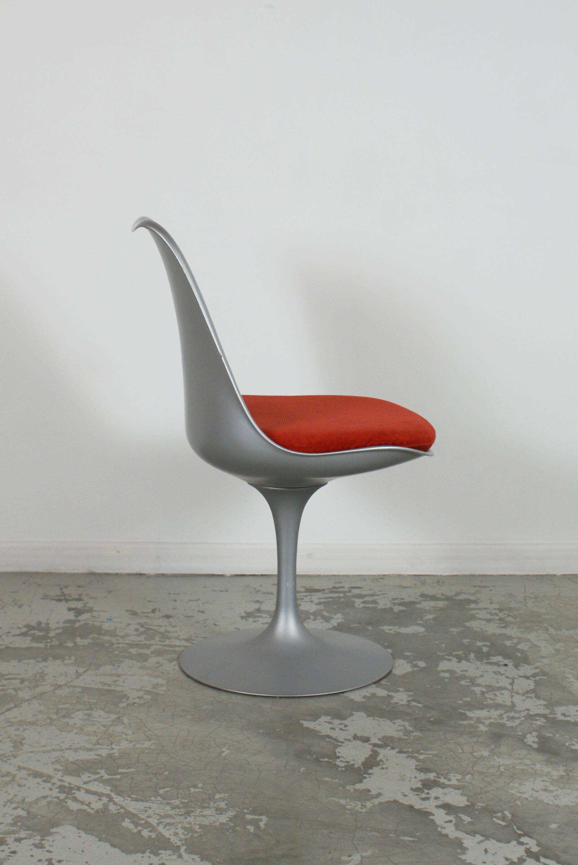 Eero Saarinen's Tulip Chairs – 50th Anniversary Edition by Knoll