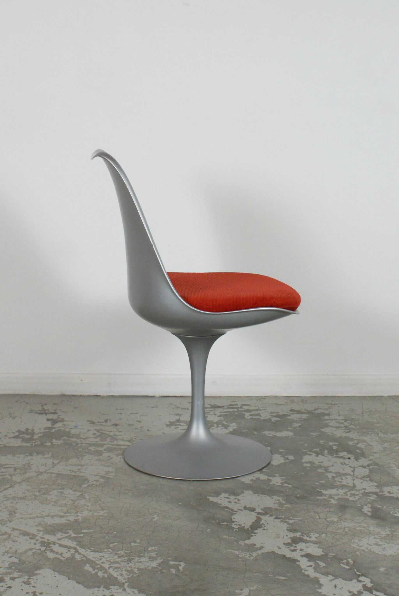 Eero Saarinen's Tulip Chairs – 50th Anniversary Edition by Knoll