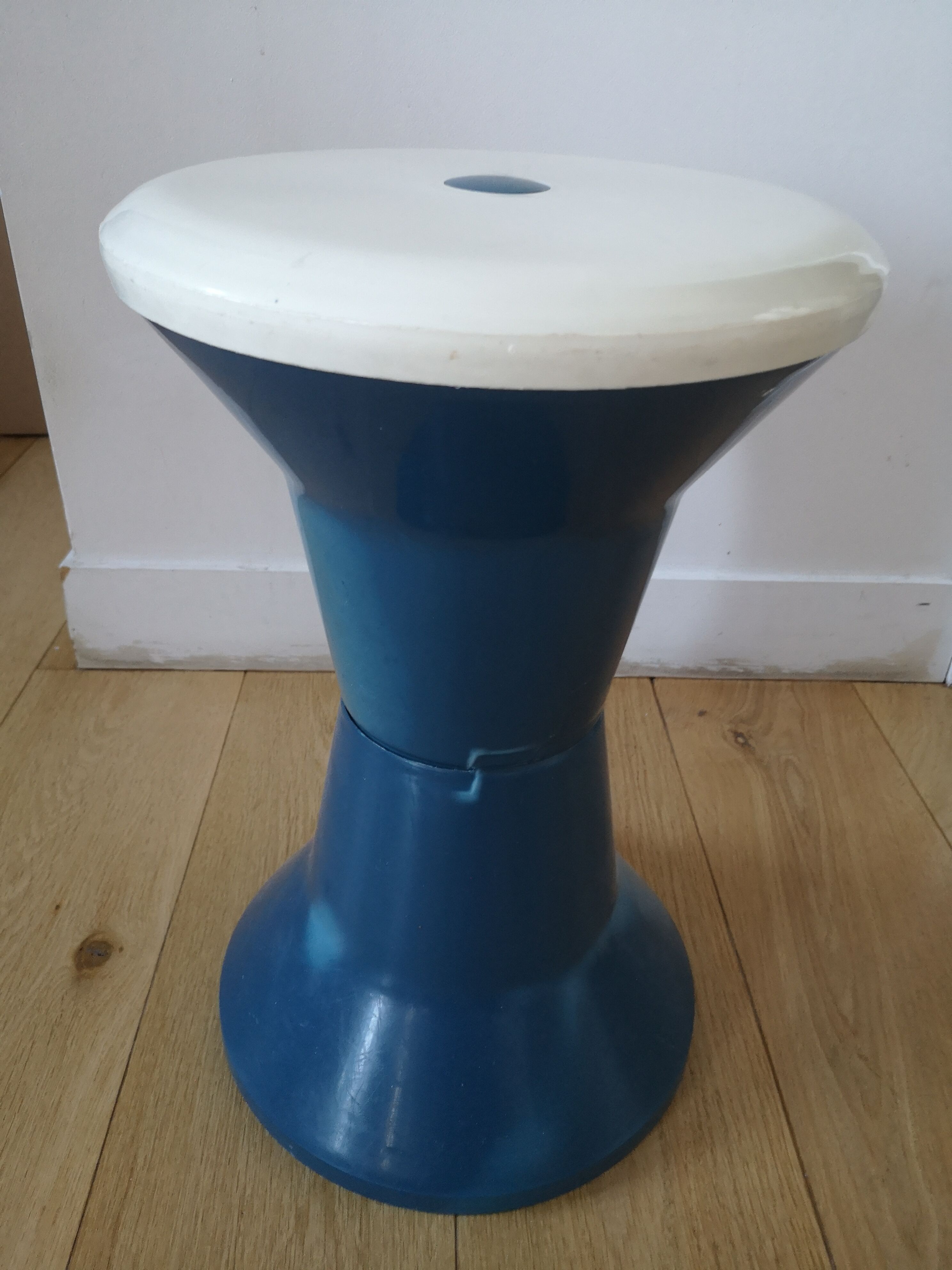 Stool style tam tam 80s plastic blue and white