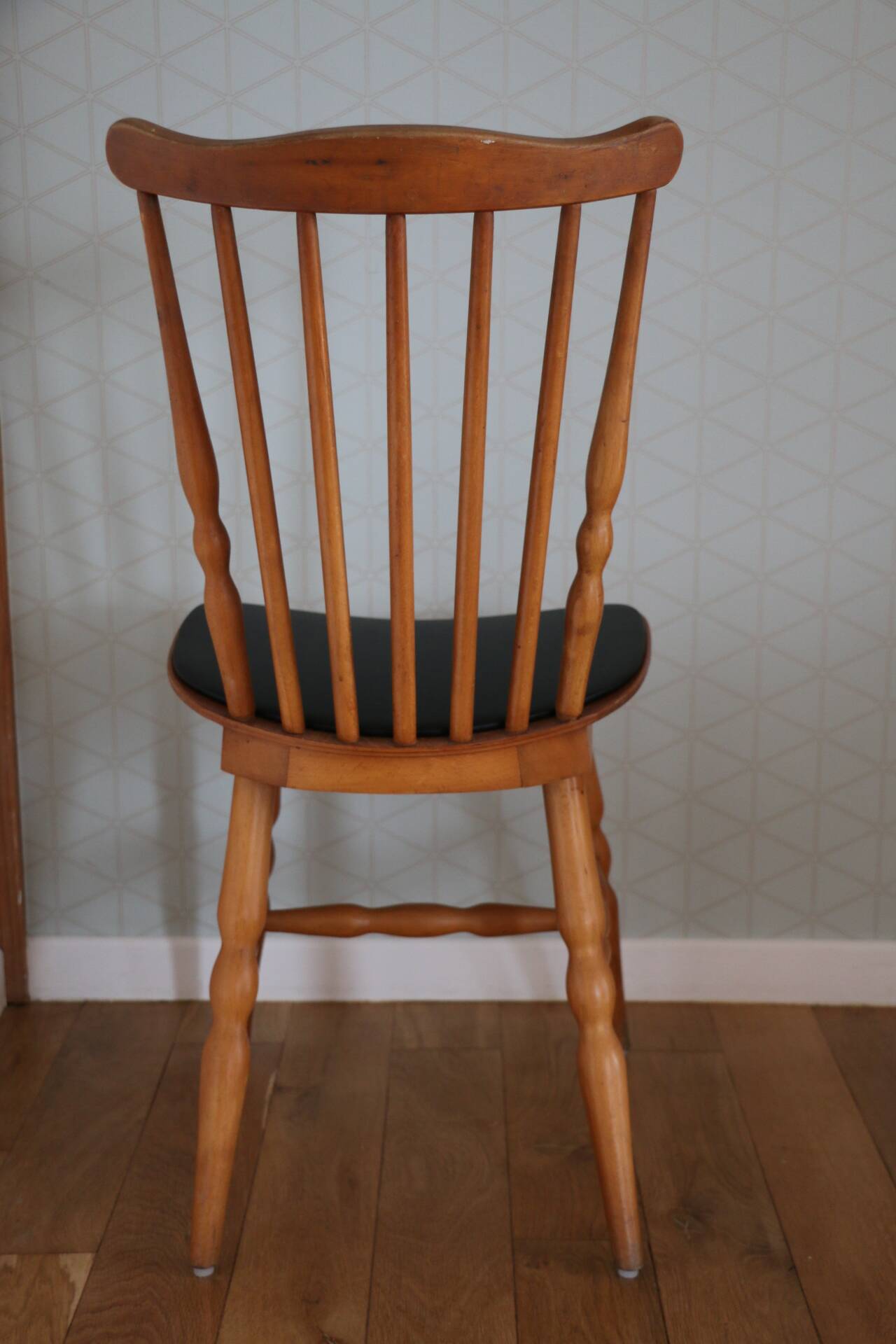 4 BAUMANN Tacoma chairs in black imitation leather and light beech
