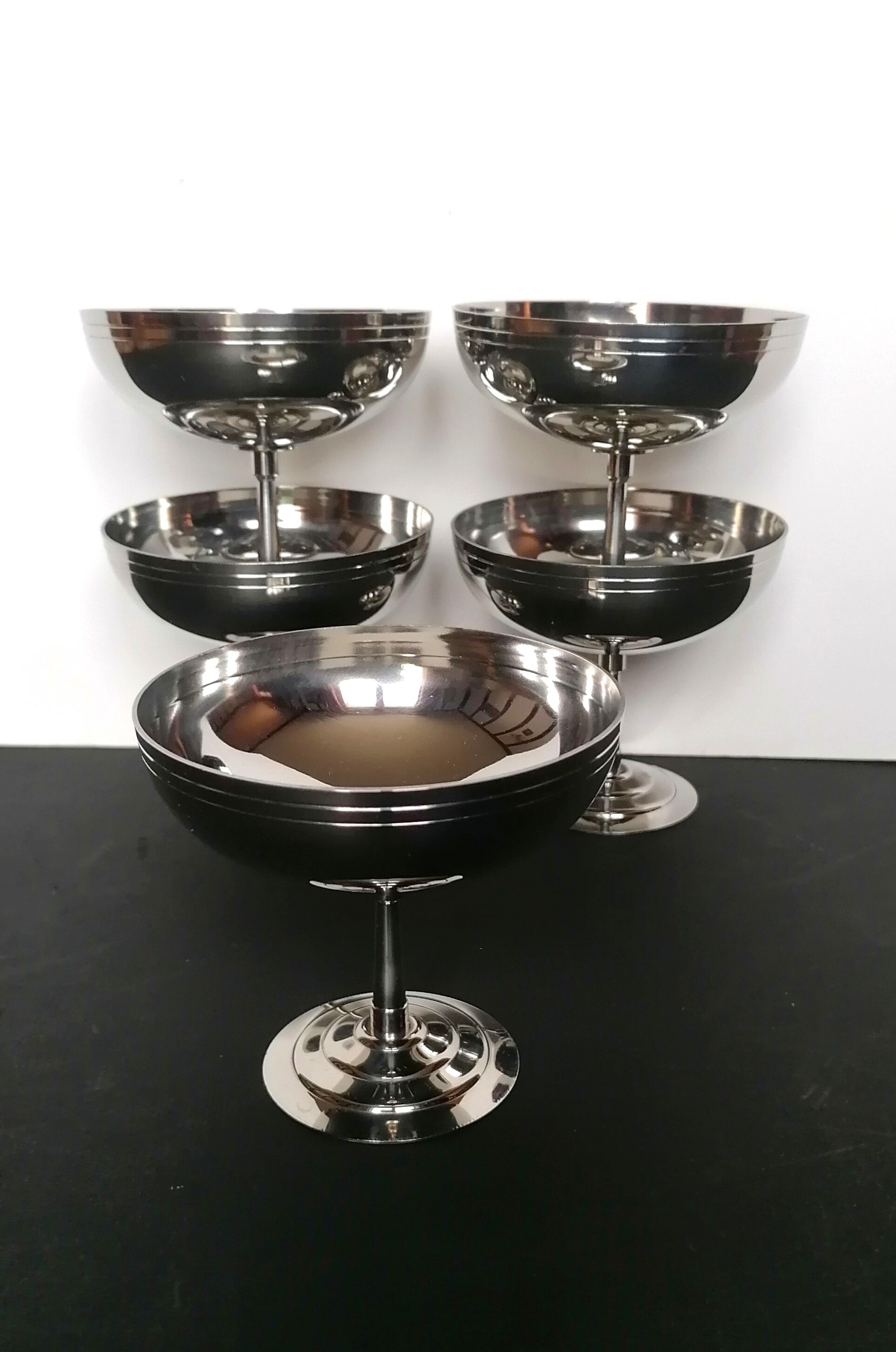 5 large Letang Remy ice cream cups