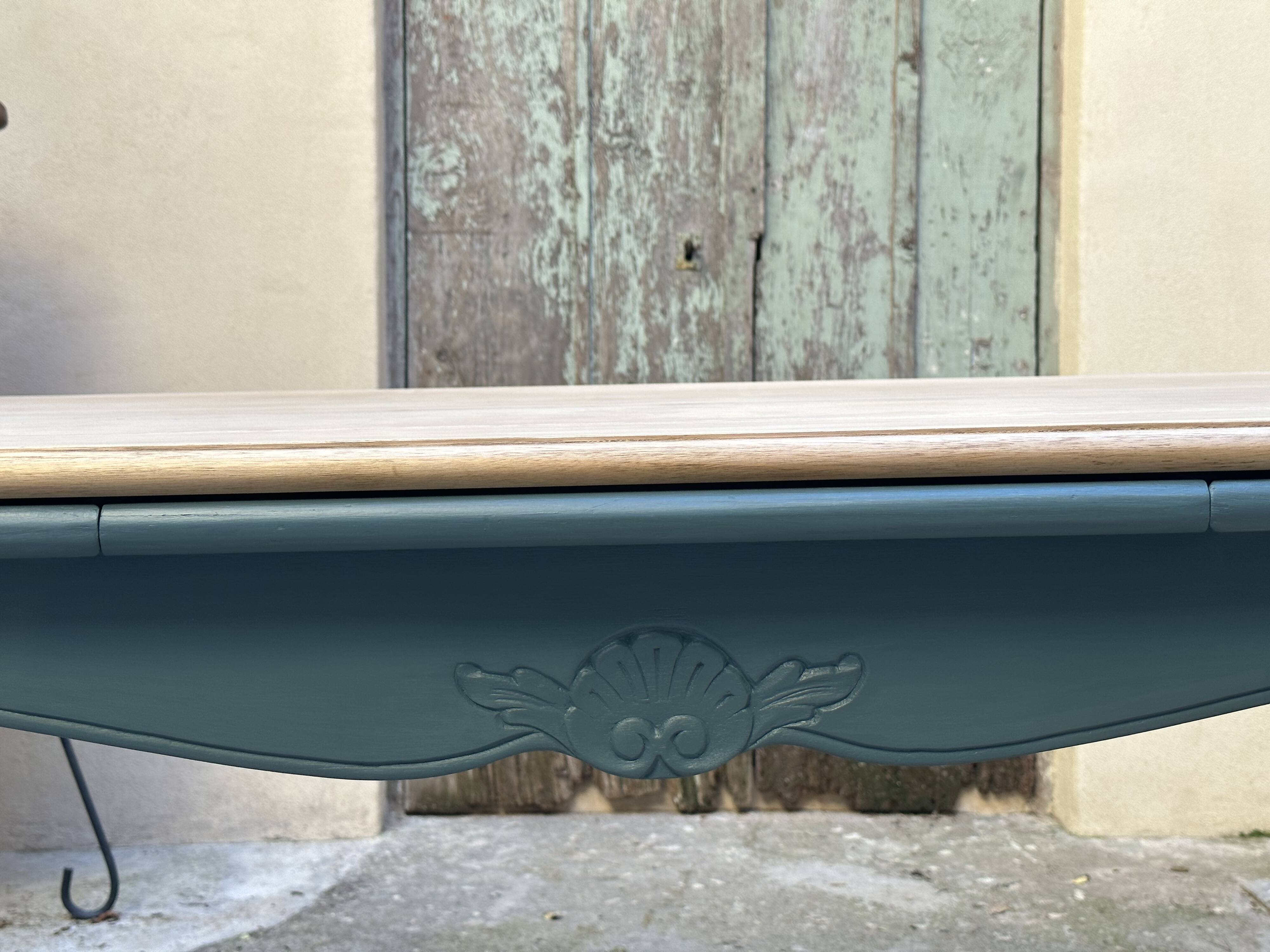 Old table, Italian-style extensions