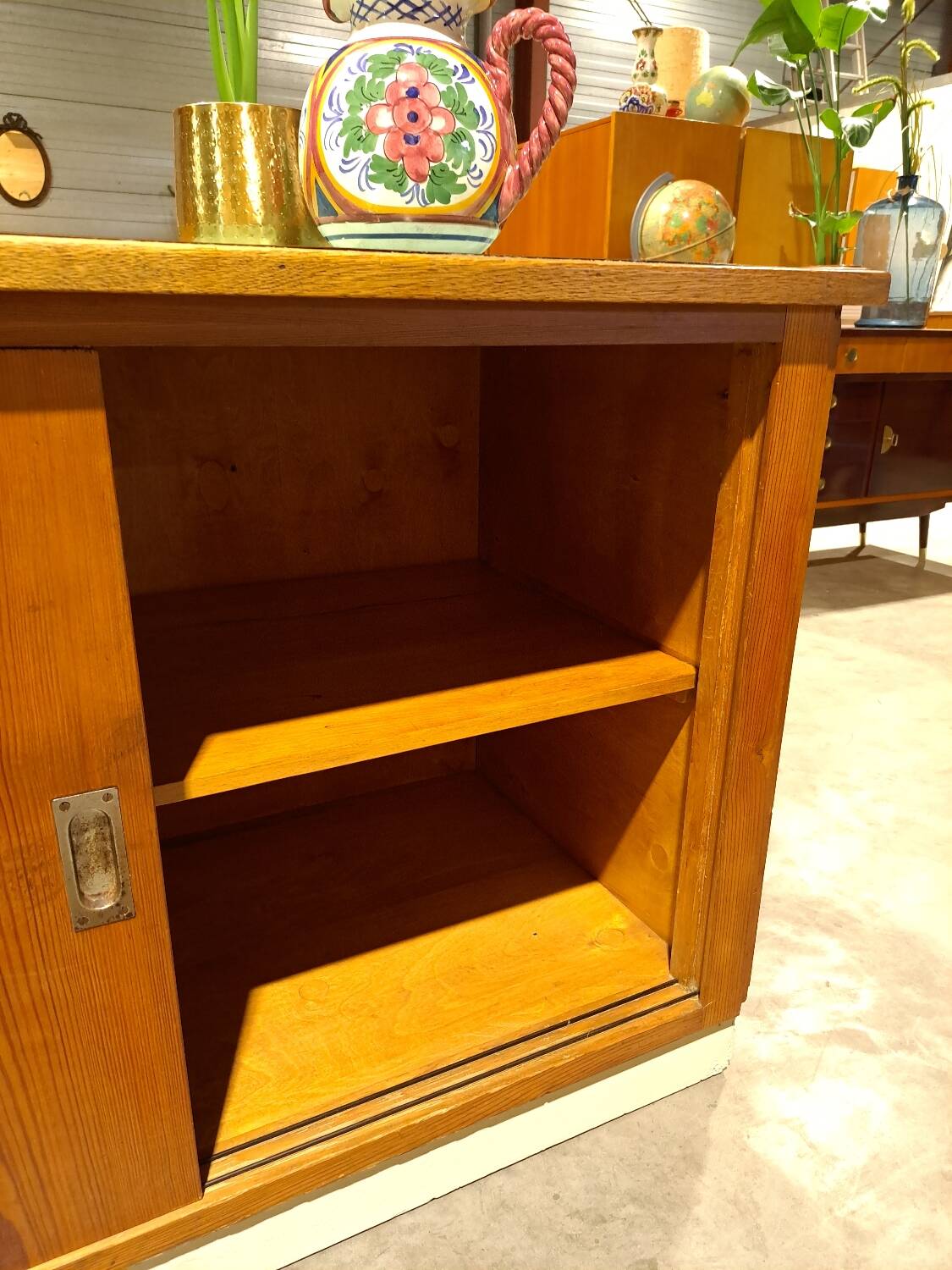 meuble de métier en bois ancien avec lame en formica