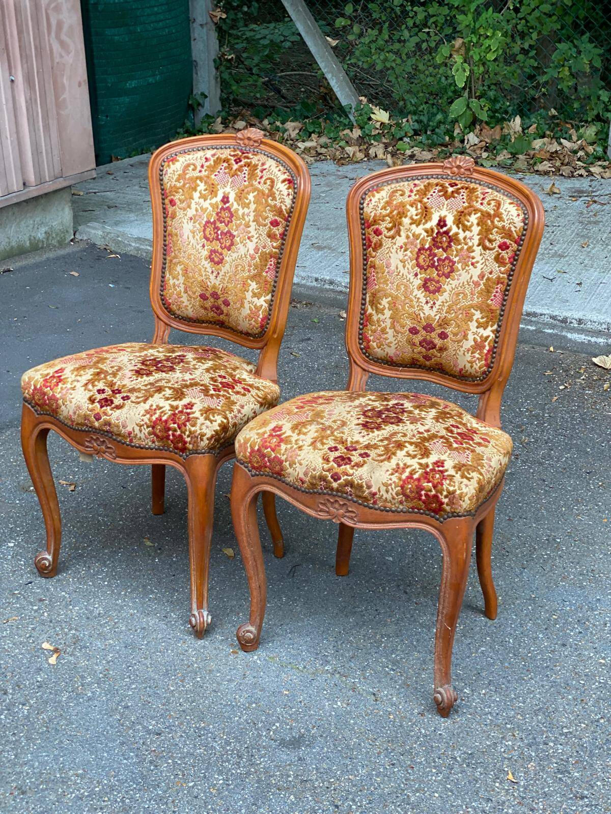 2 Louis XV chairs in solid wood and red-yellow fabric