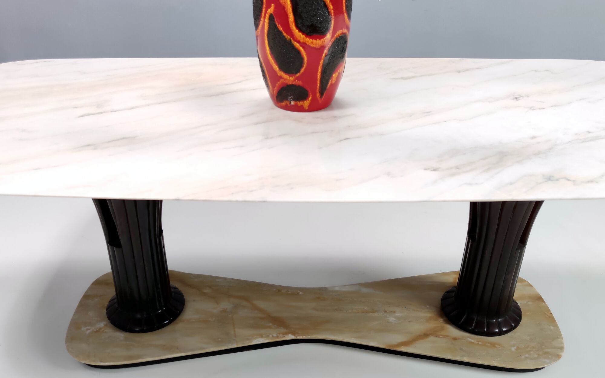 Dining table with a portuguese pink marble top