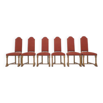Set of 8 chairs in Louis XIII style made of oak and fabric.